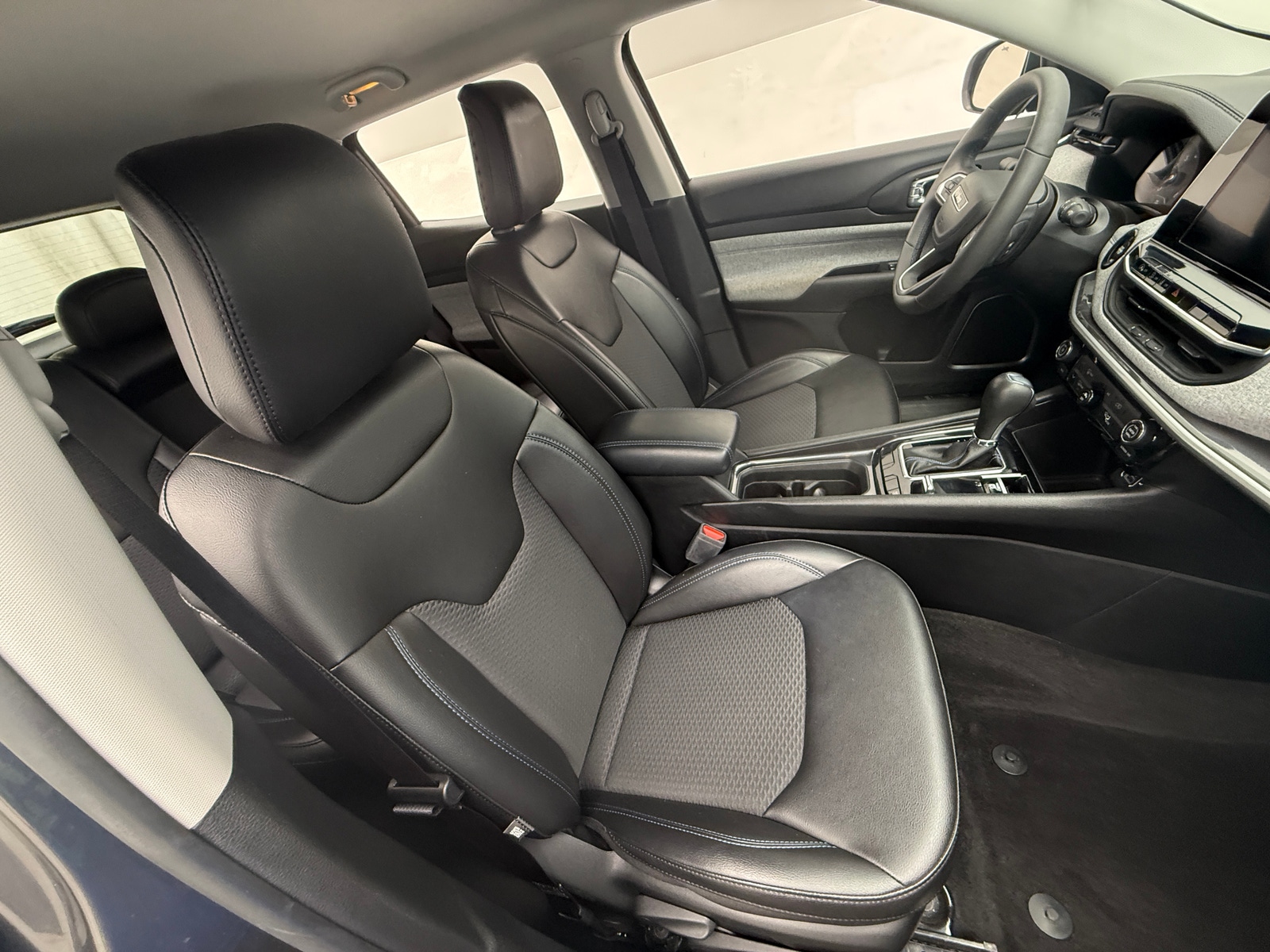 Thumbnail: 2022 Jeep Compass - 2