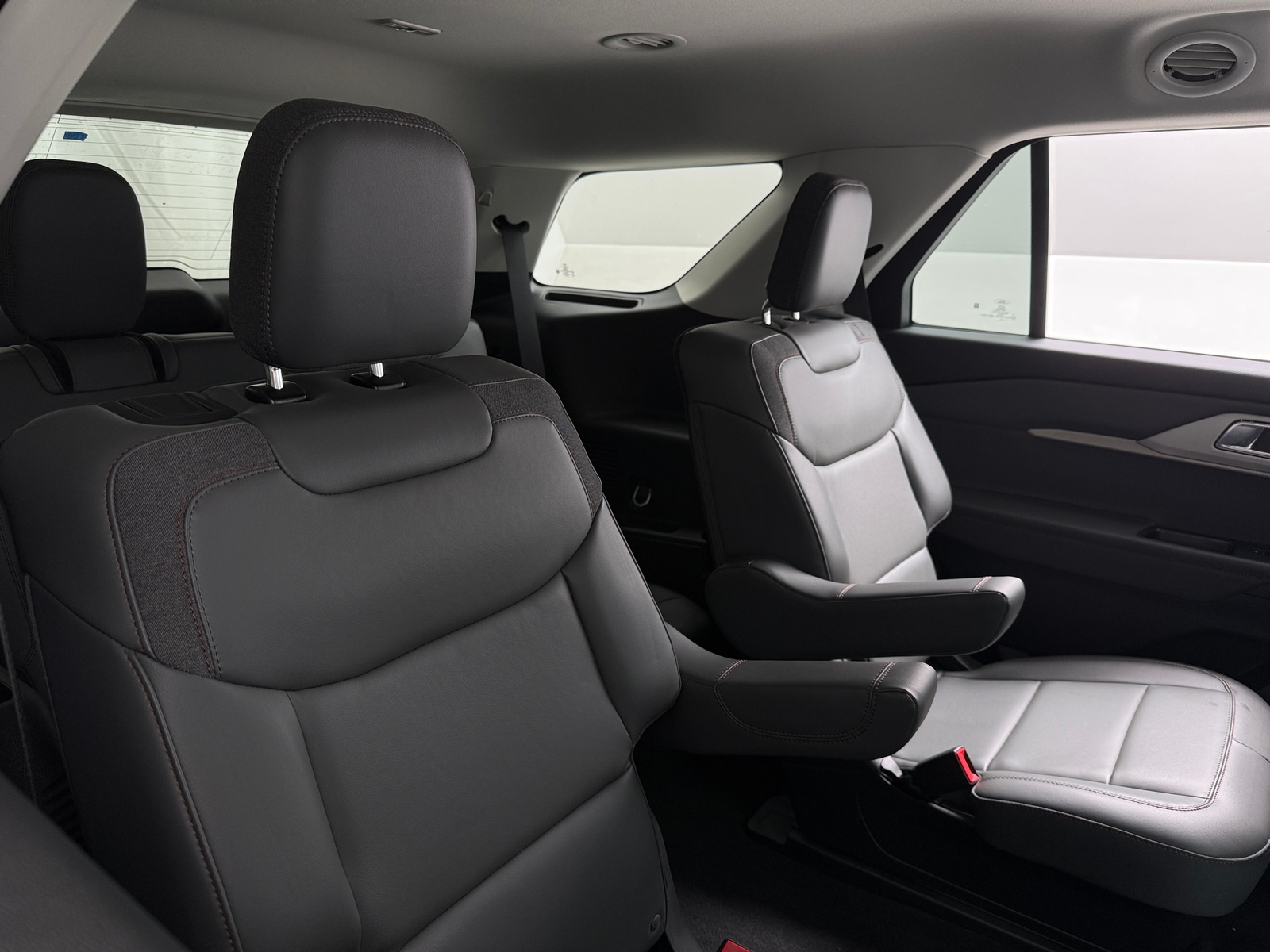 Thumbnail: 2025 Ford Explorer - 6