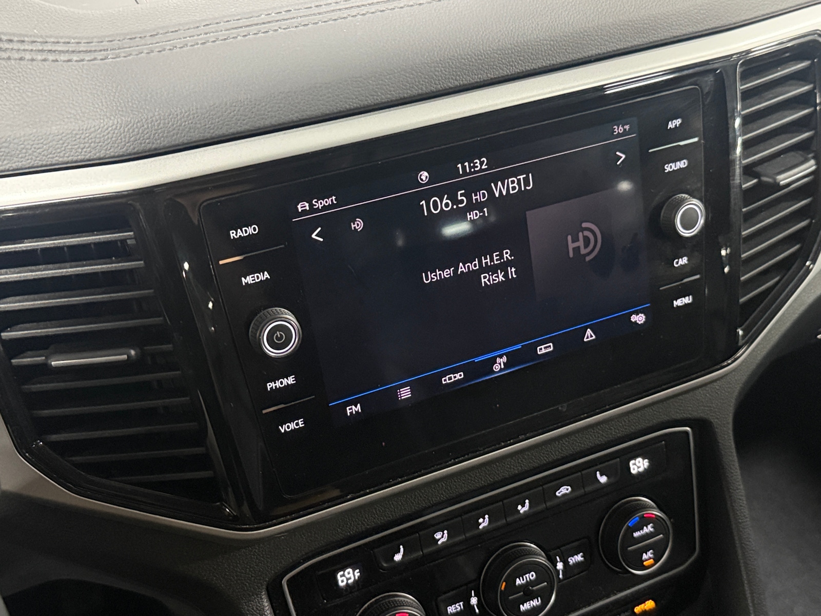 Thumbnail: 2022 Volkswagen Atlas - 3