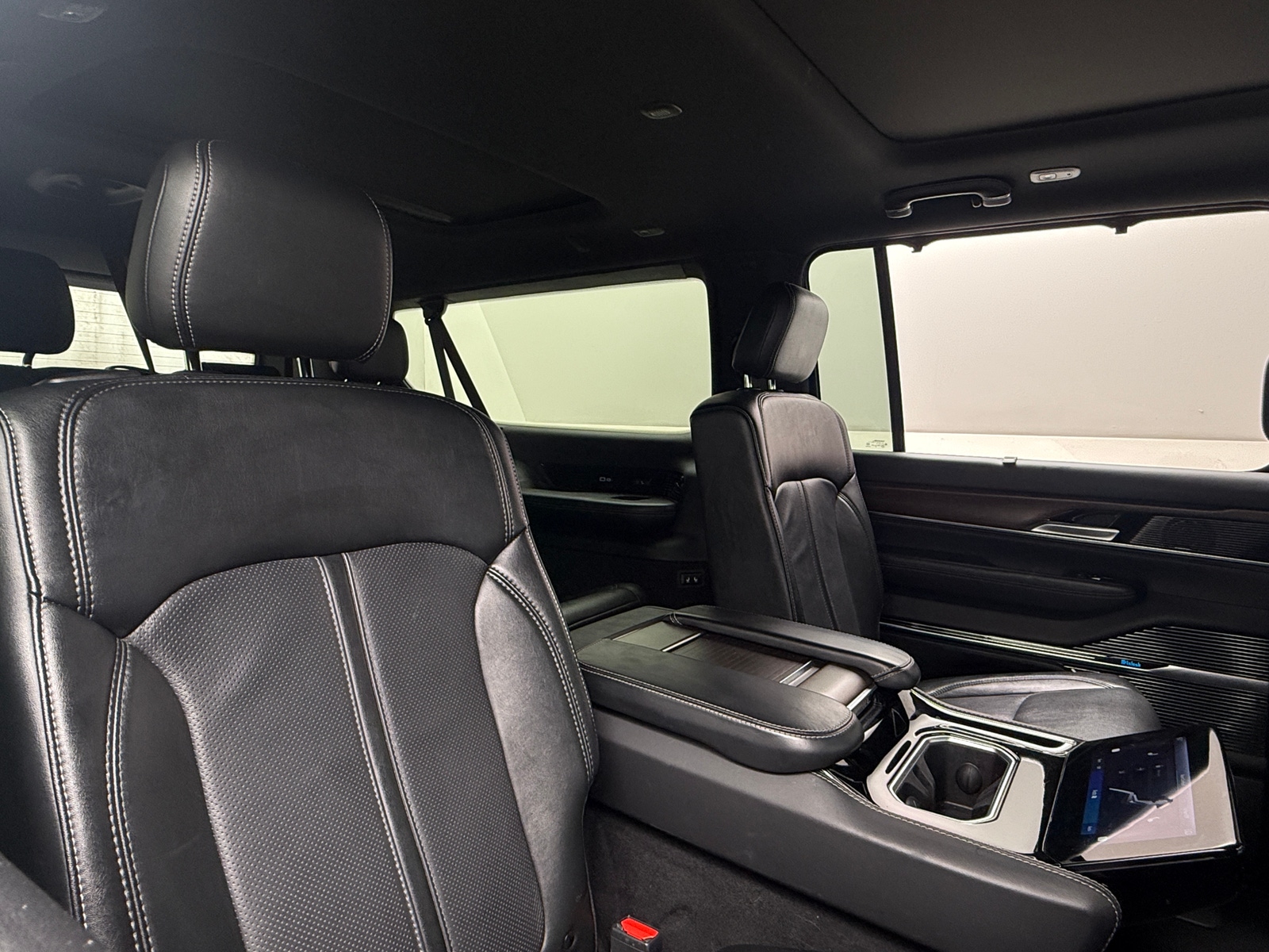 Thumbnail: 2024 Jeep Grand Wagoneer L - 5