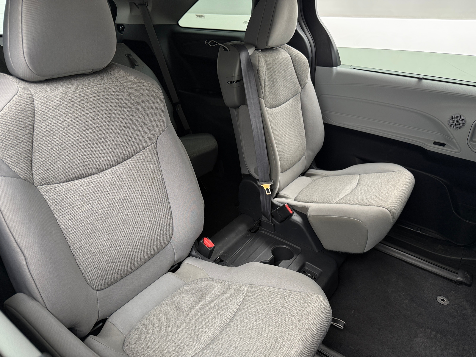 Thumbnail: 2025 Toyota Sienna - 2