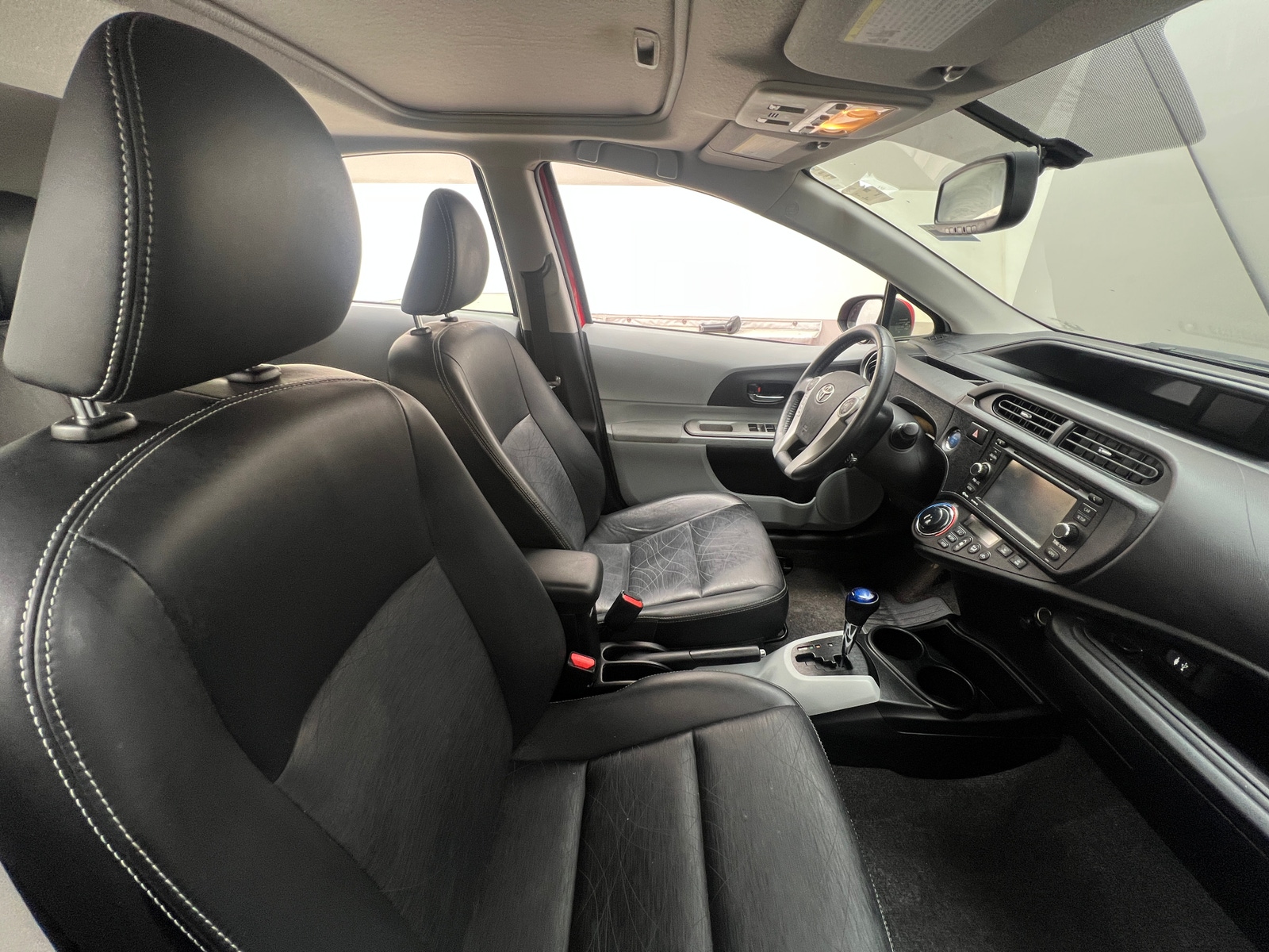 Thumbnail: 2013 Toyota Prius c - 2