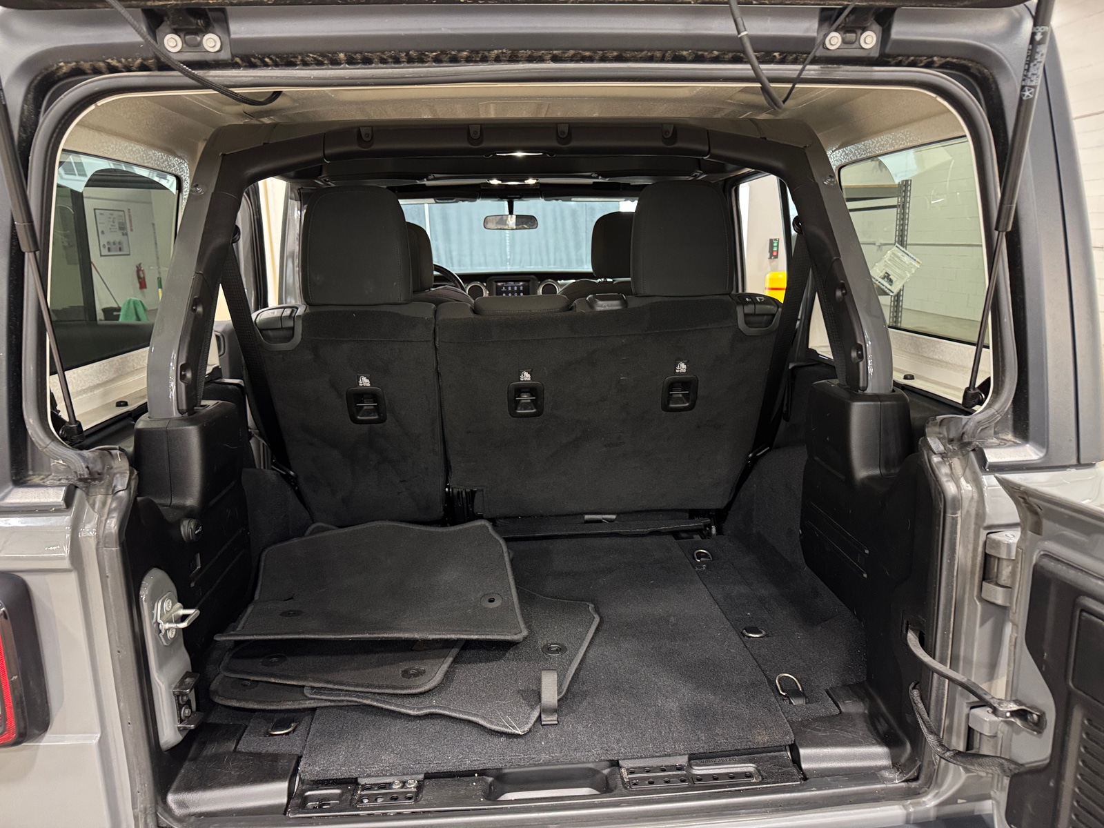 Thumbnail: 2019 Jeep Wrangler - 7