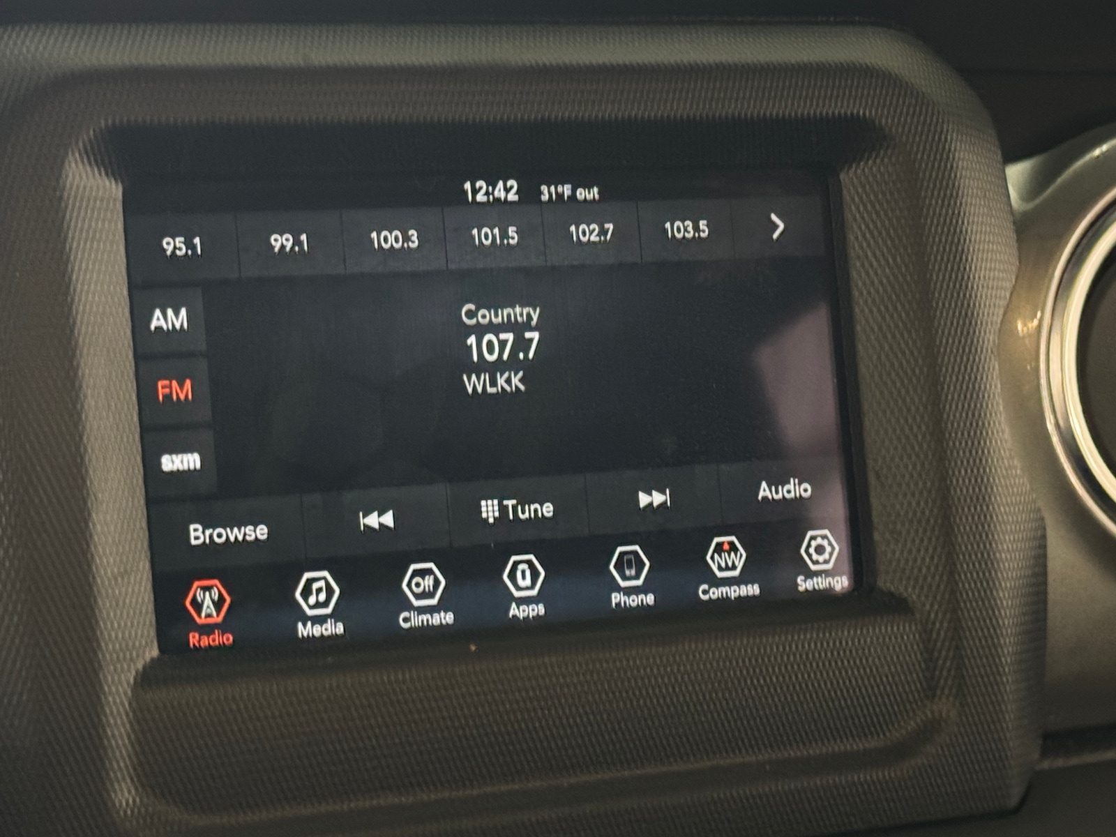 Thumbnail: 2019 Jeep Wrangler - 4