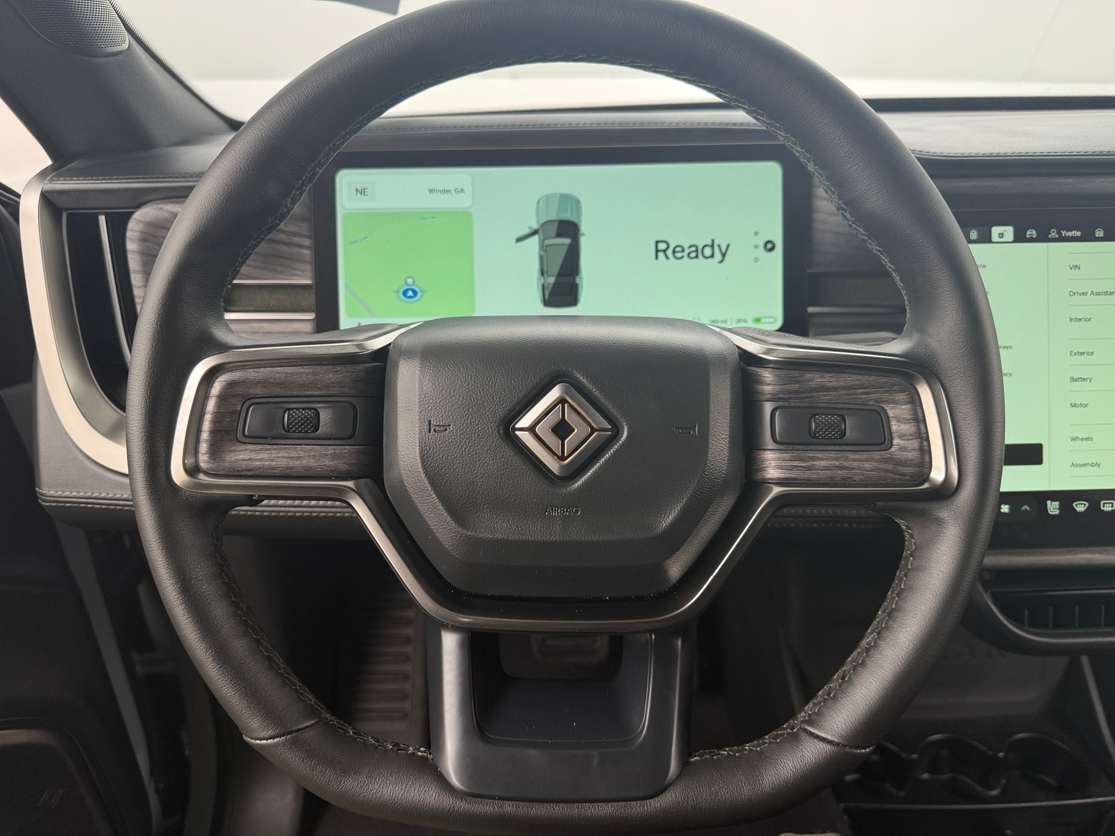 Thumbnail: 2026 Rivian R1S - 4