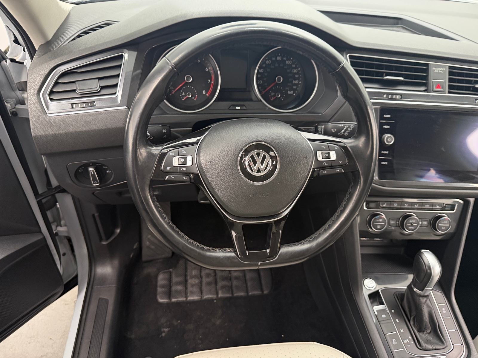 Thumbnail: 2018 Volkswagen Tiguan - 4