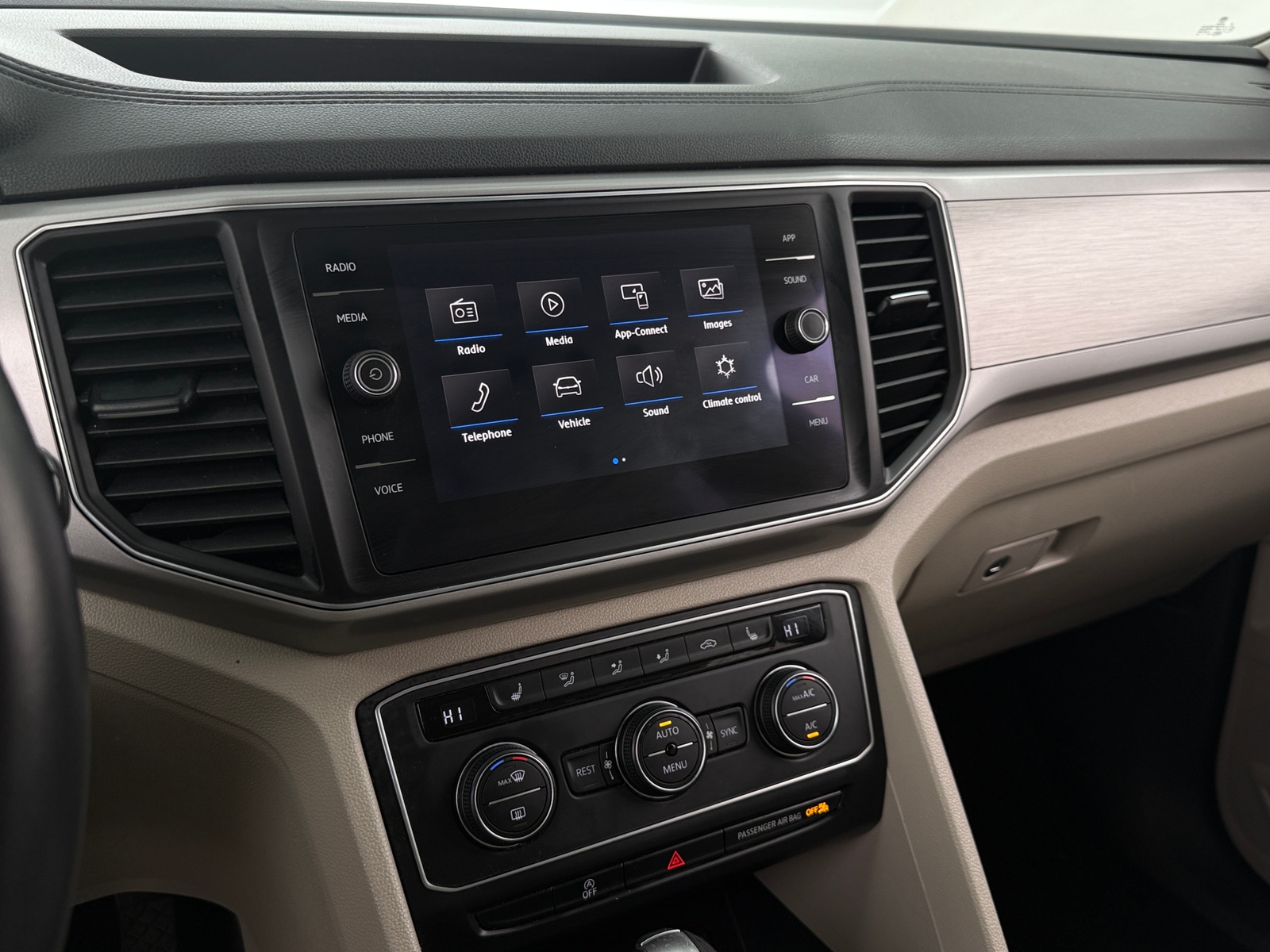 Thumbnail: 2019 Volkswagen Atlas - 3