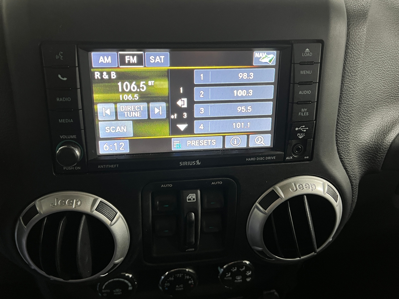 Thumbnail: 2016 Jeep Wrangler - 3