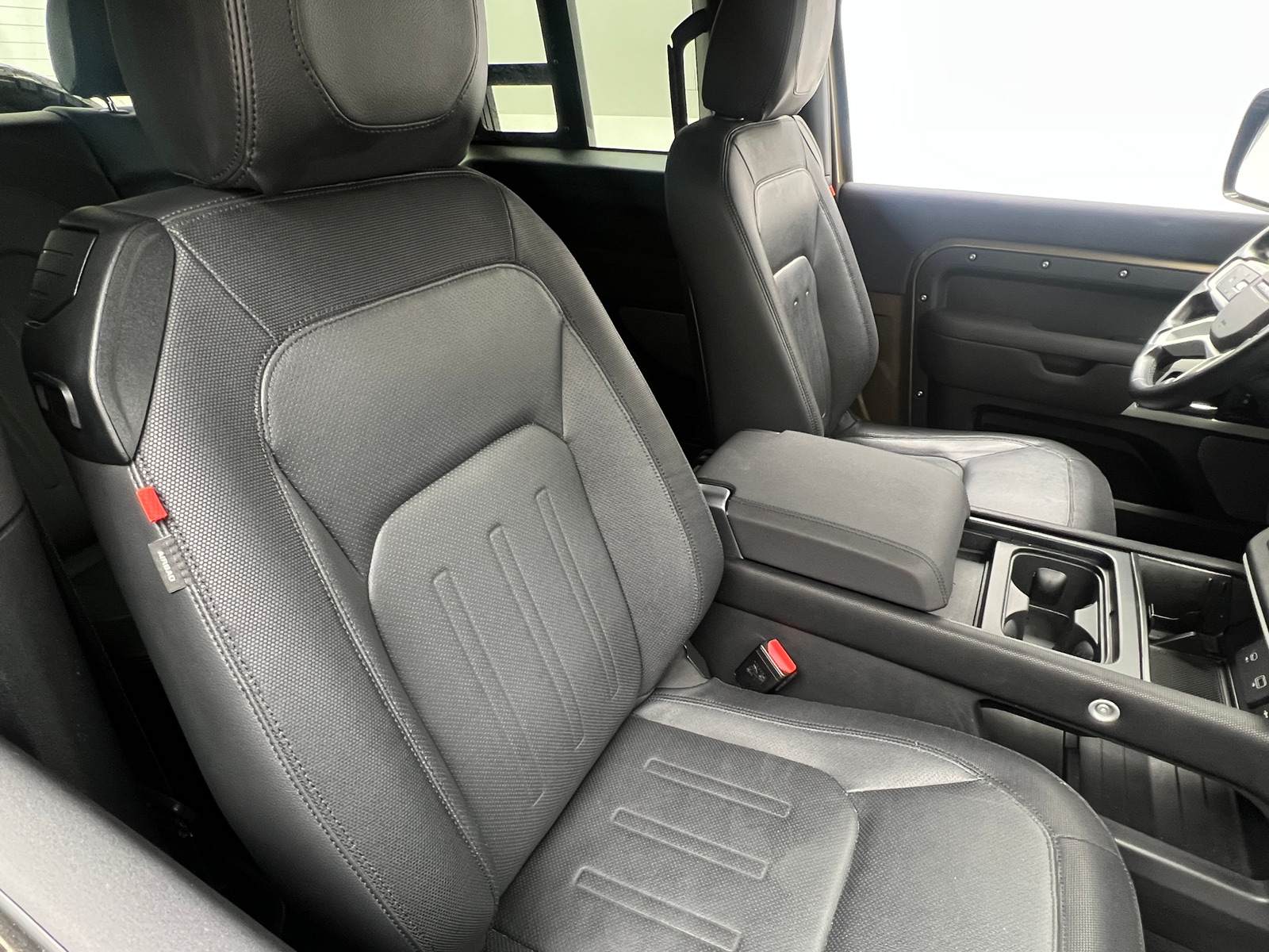 Thumbnail: 2022 Land Rover Defender - 2