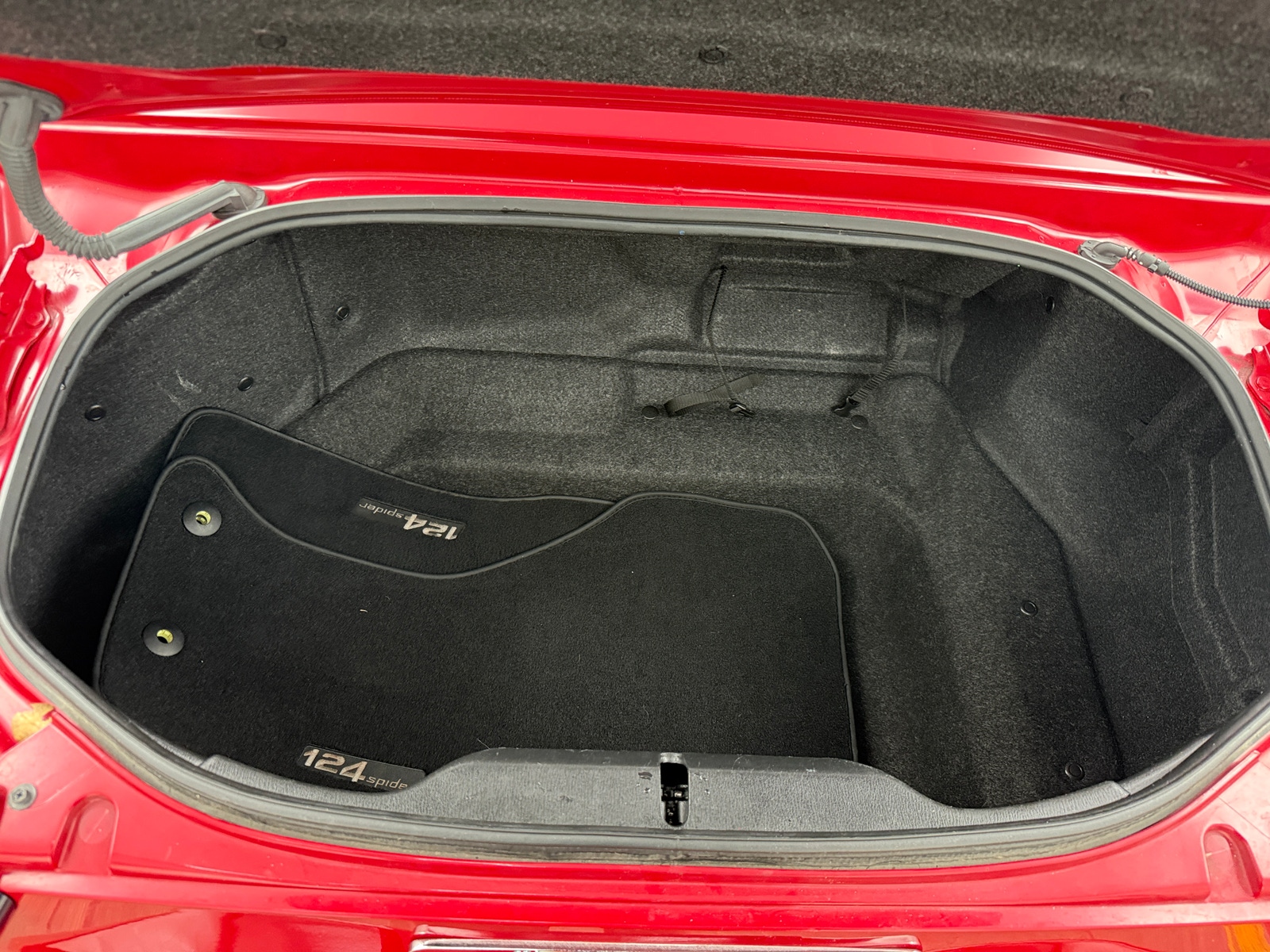 Thumbnail: 2018 Fiat 124 Spider - 4