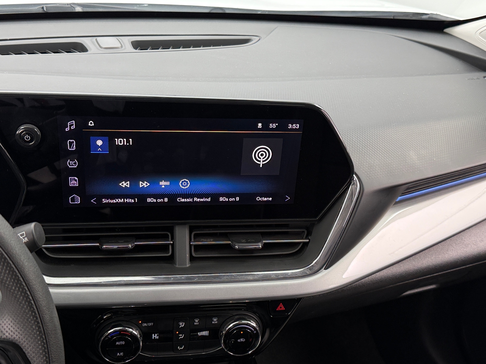 Thumbnail: 2025 Chevrolet Trax - 4