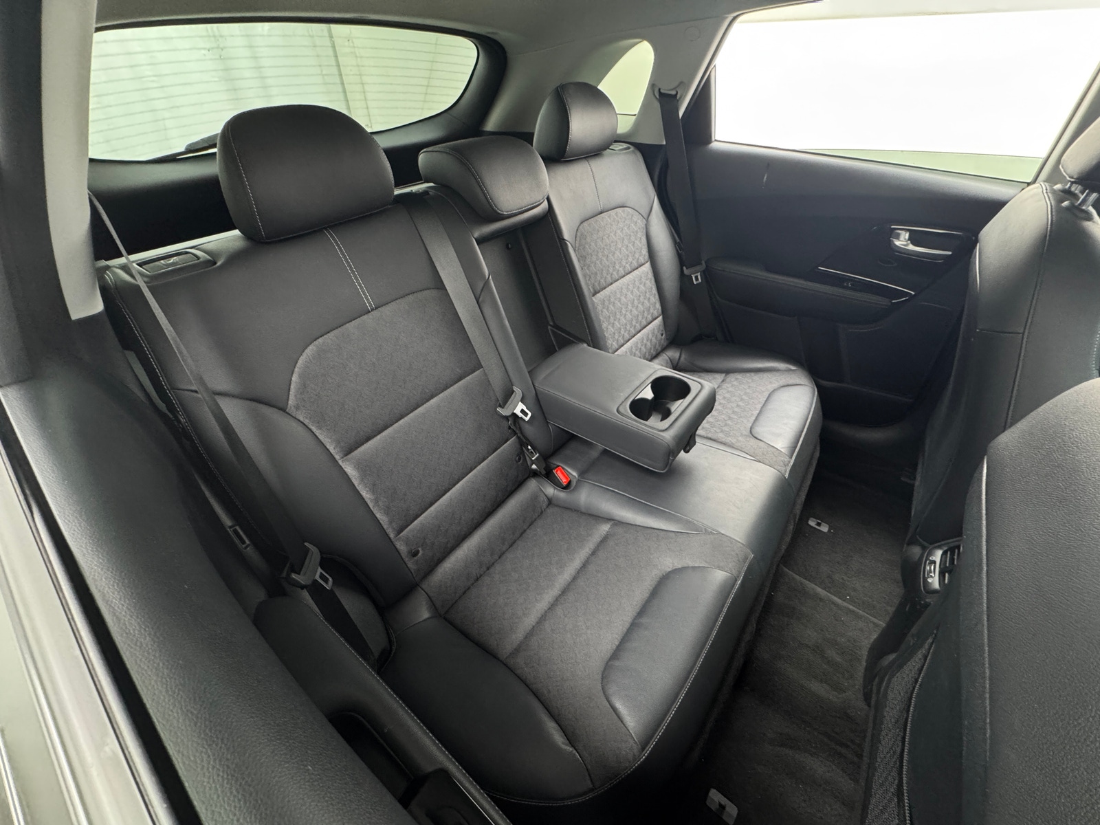 Thumbnail: 2017 Kia Niro - 6