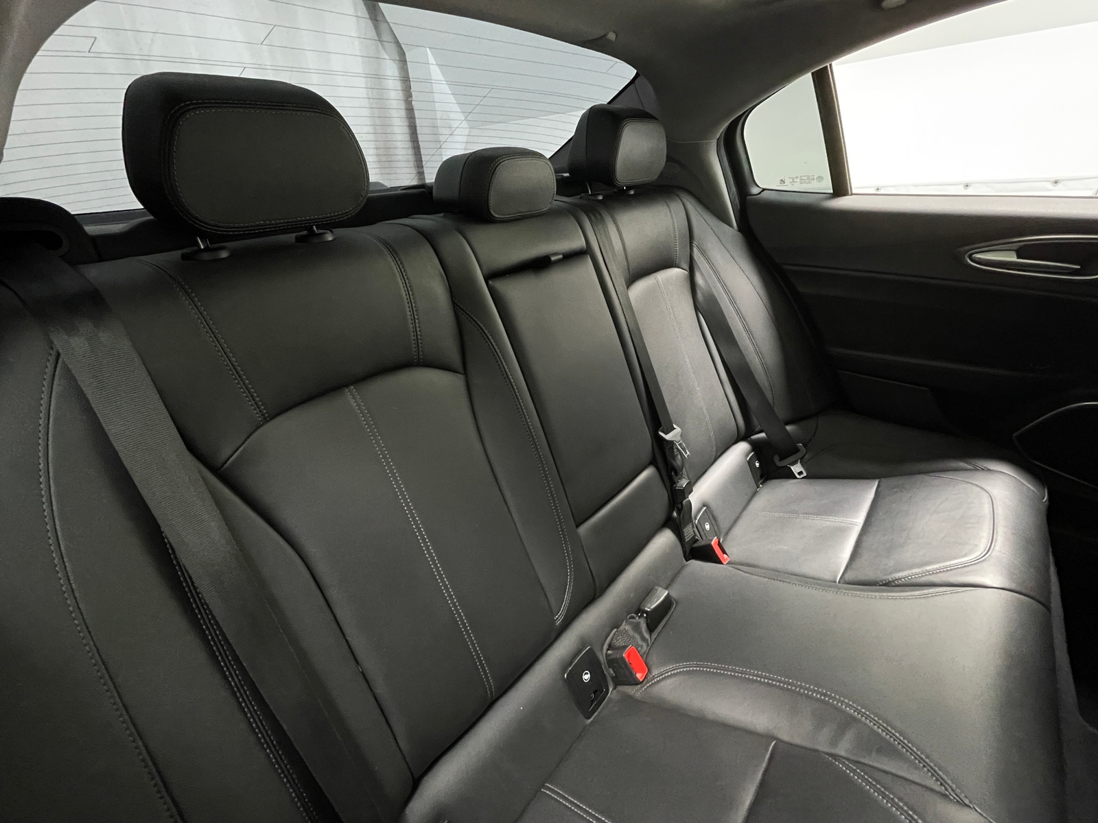 Thumbnail: 2021 Alfa Romeo Giulia - 5