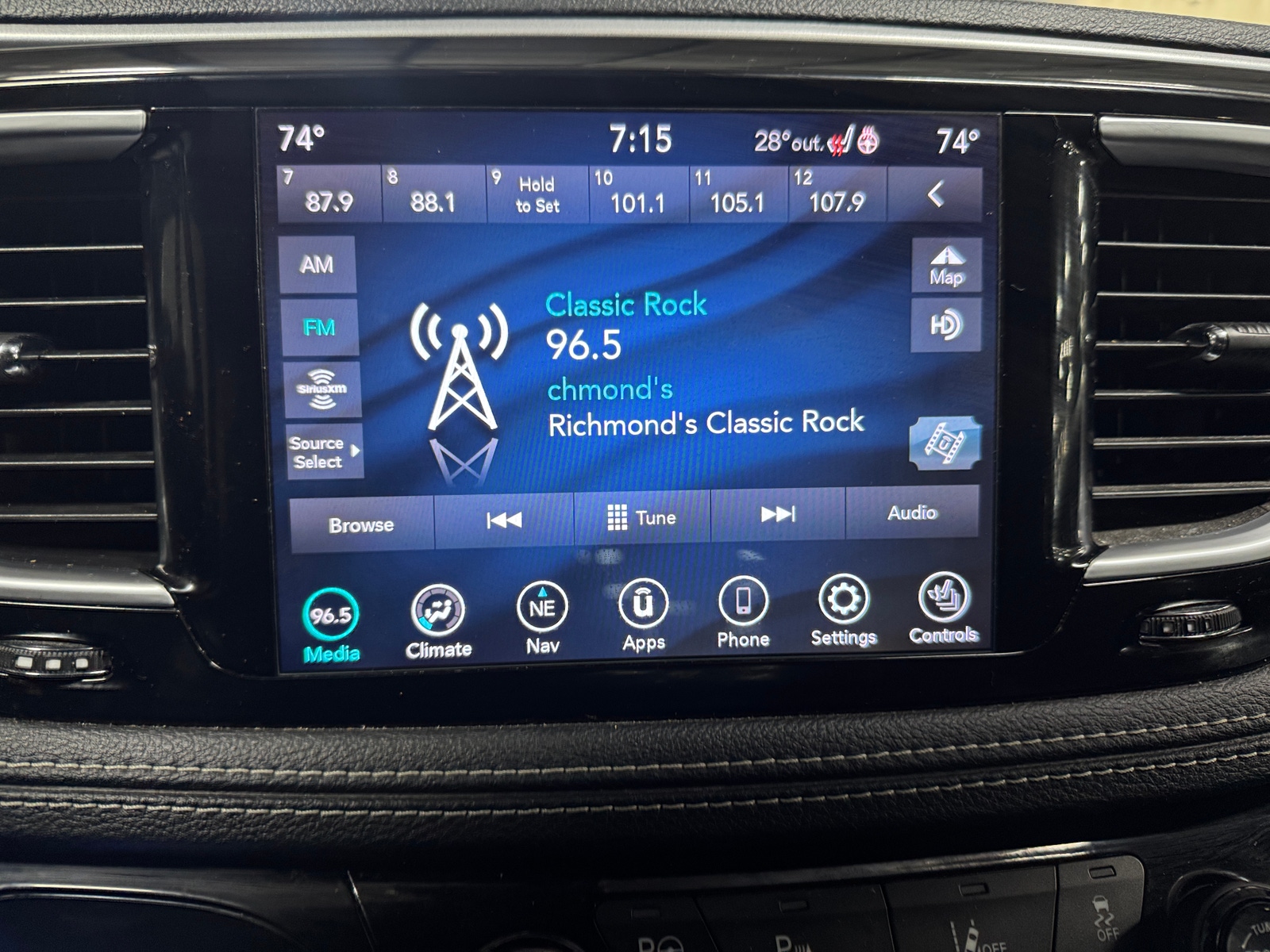 Thumbnail: 2020 Chrysler Pacifica - 3