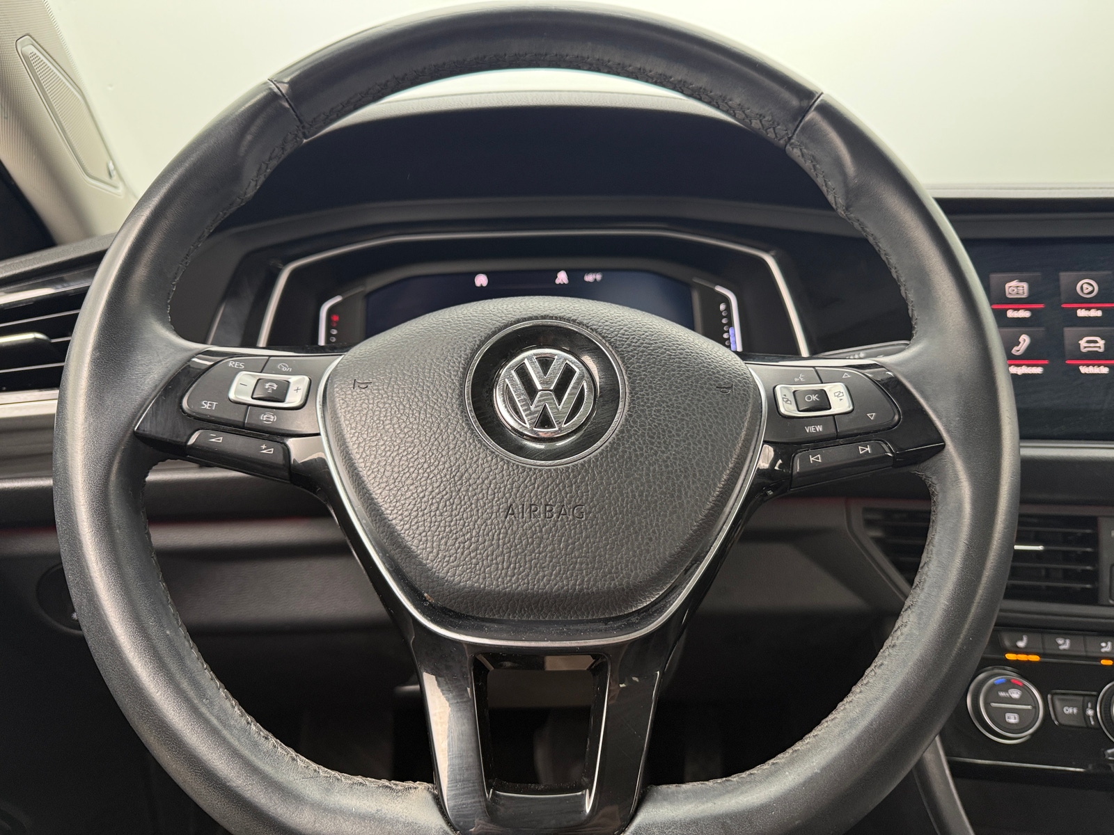 Thumbnail: 2019 Volkswagen Jetta - 4