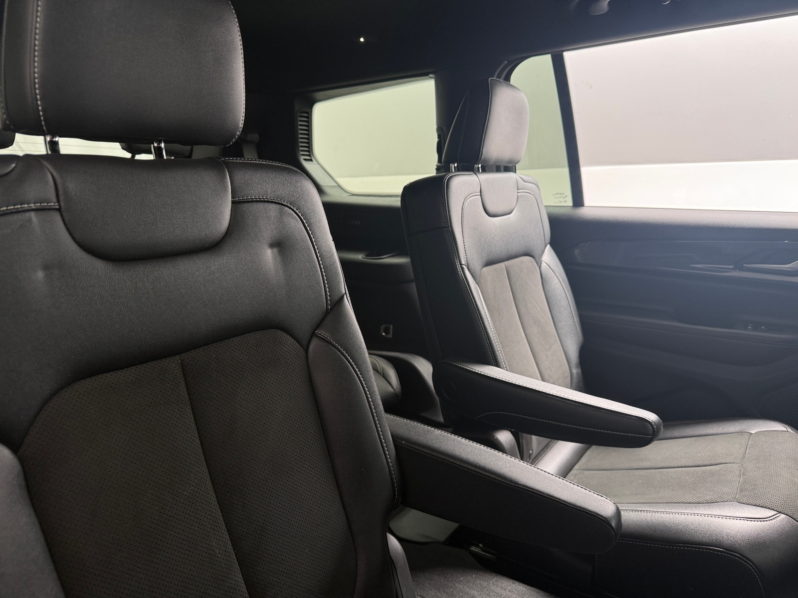 Thumbnail: 2023 Jeep Grand Cherokee L - 5