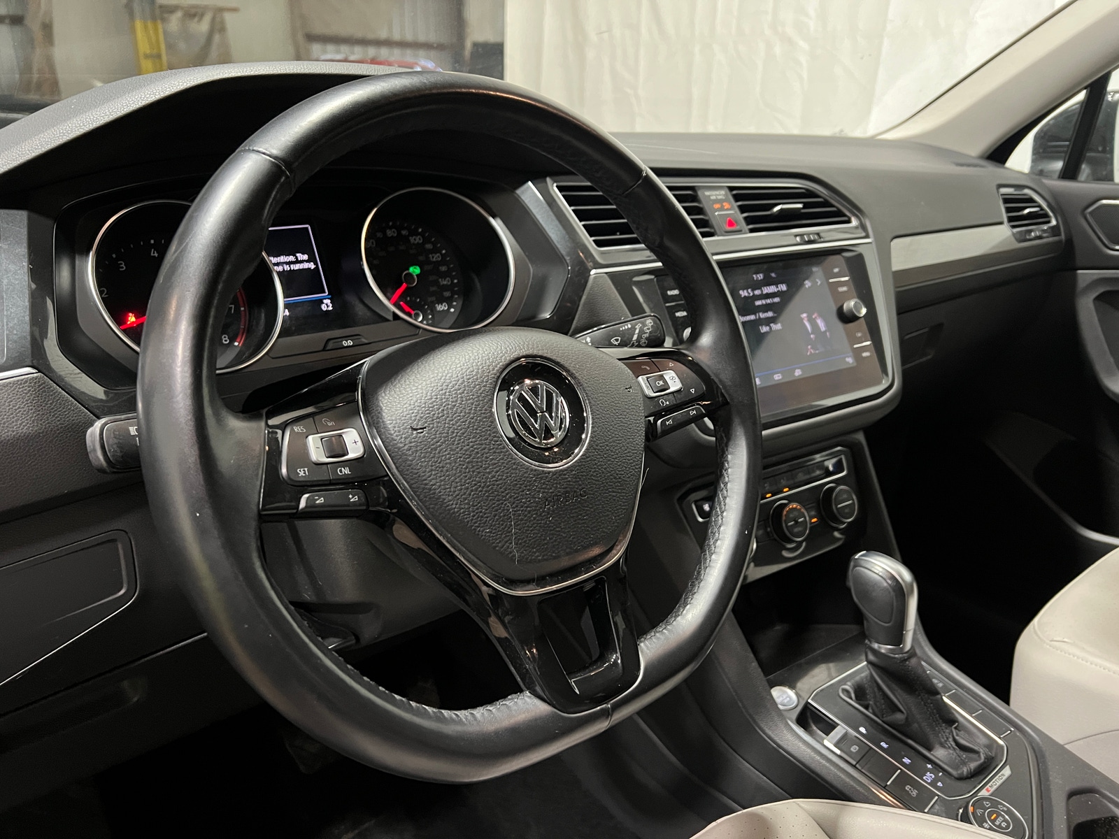 Thumbnail: 2018 Volkswagen Tiguan - 4