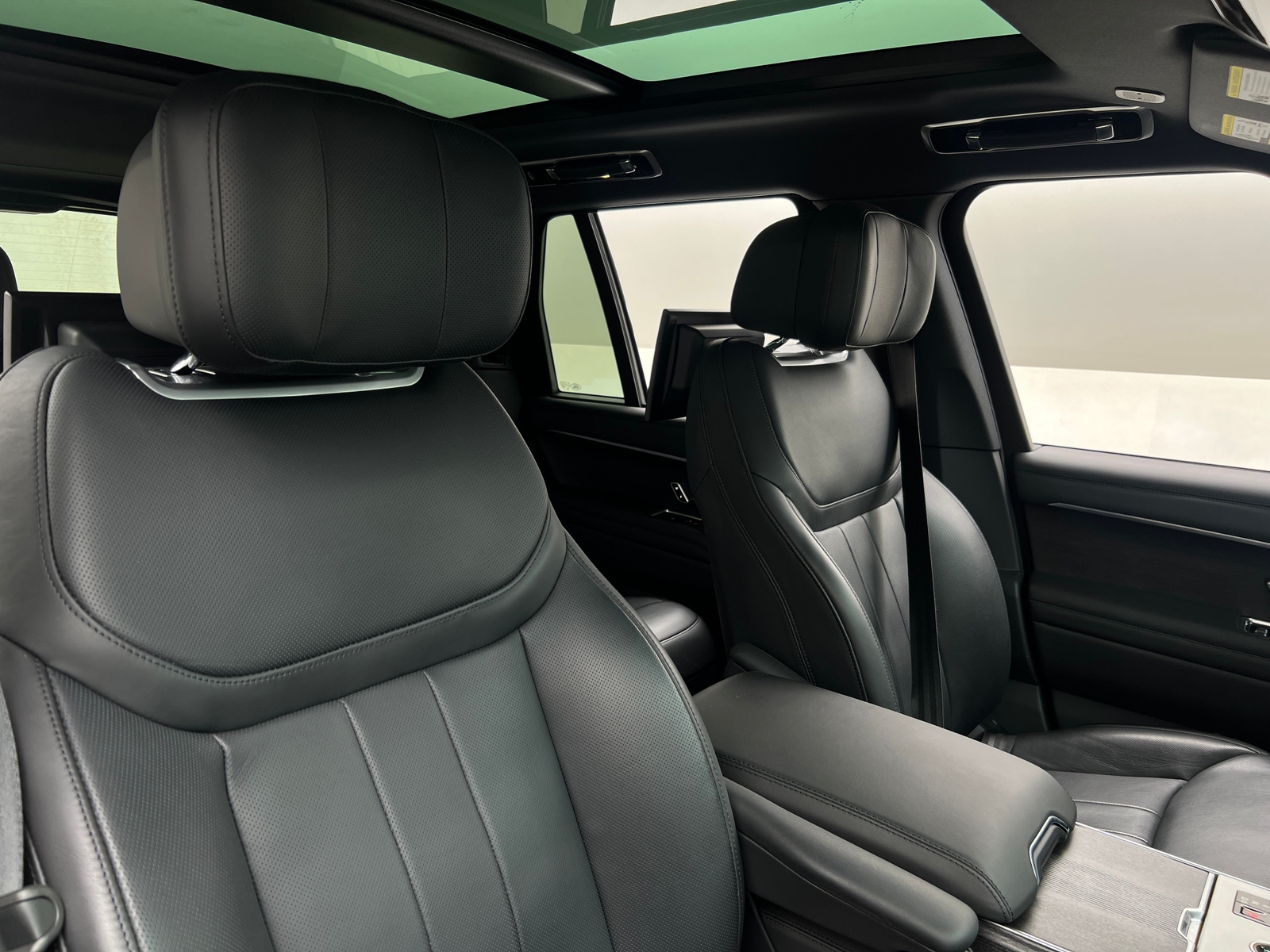 Thumbnail: 2025 Land Rover Range Rover - 2