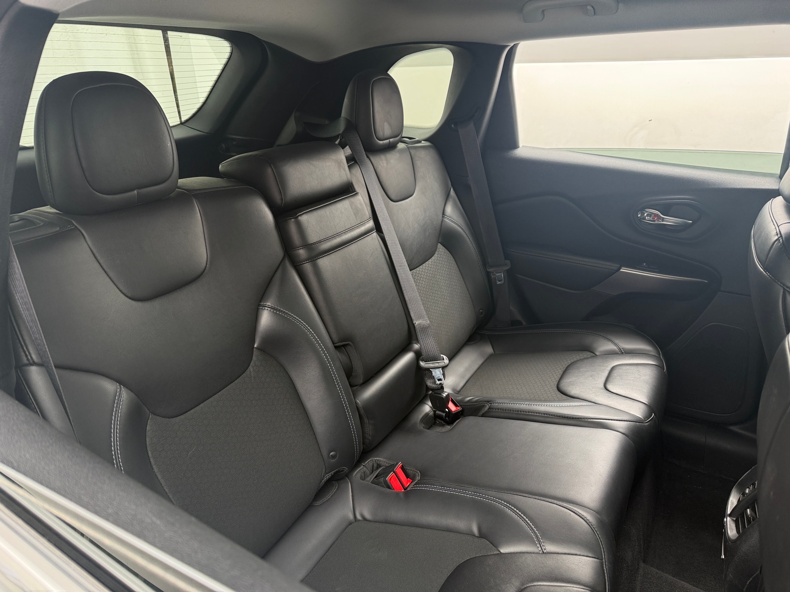 Thumbnail: 2019 Jeep Cherokee - 5