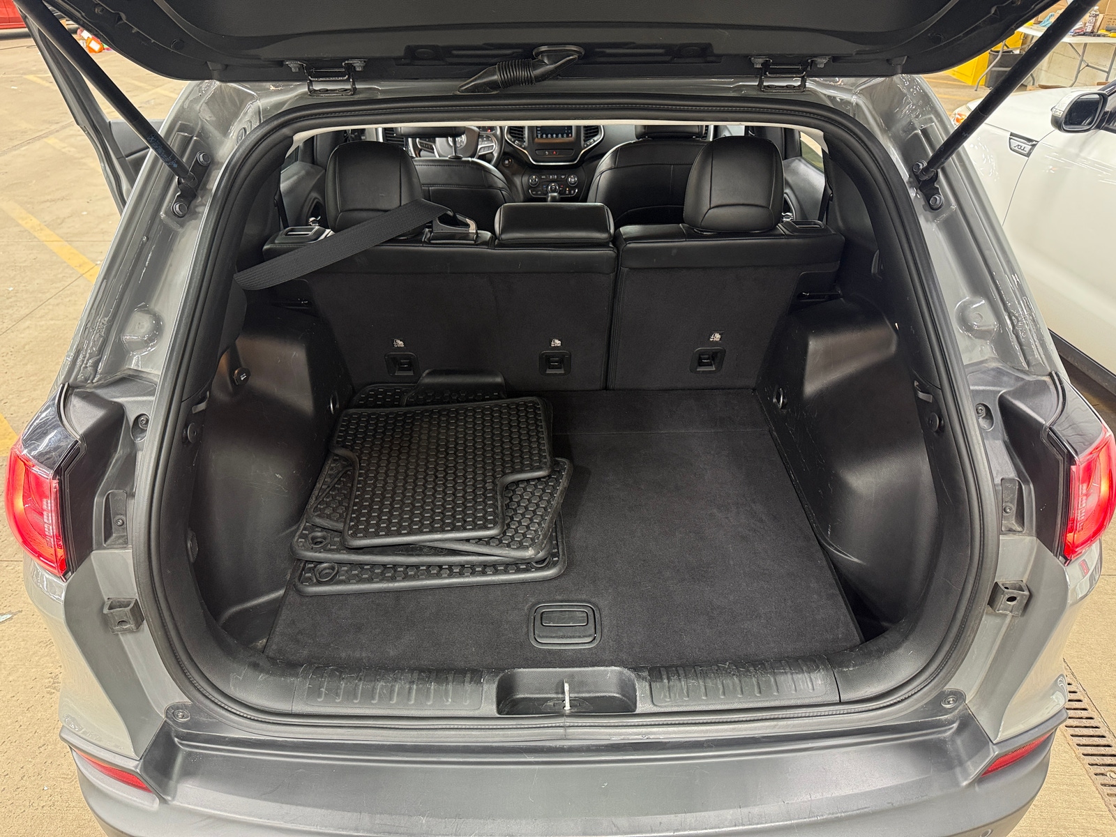 Thumbnail: 2019 Jeep Cherokee - 6