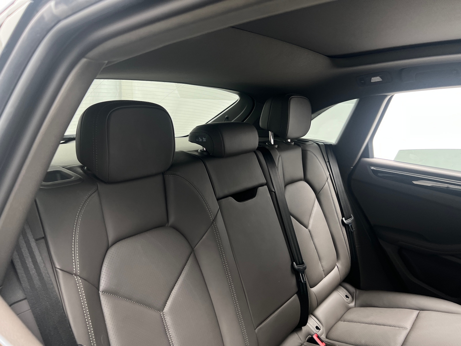 Thumbnail: 2024 Porsche Macan - 5