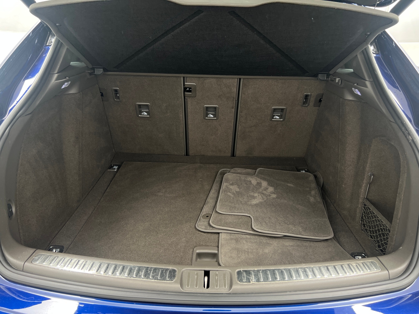 Thumbnail: 2024 Porsche Macan - 6