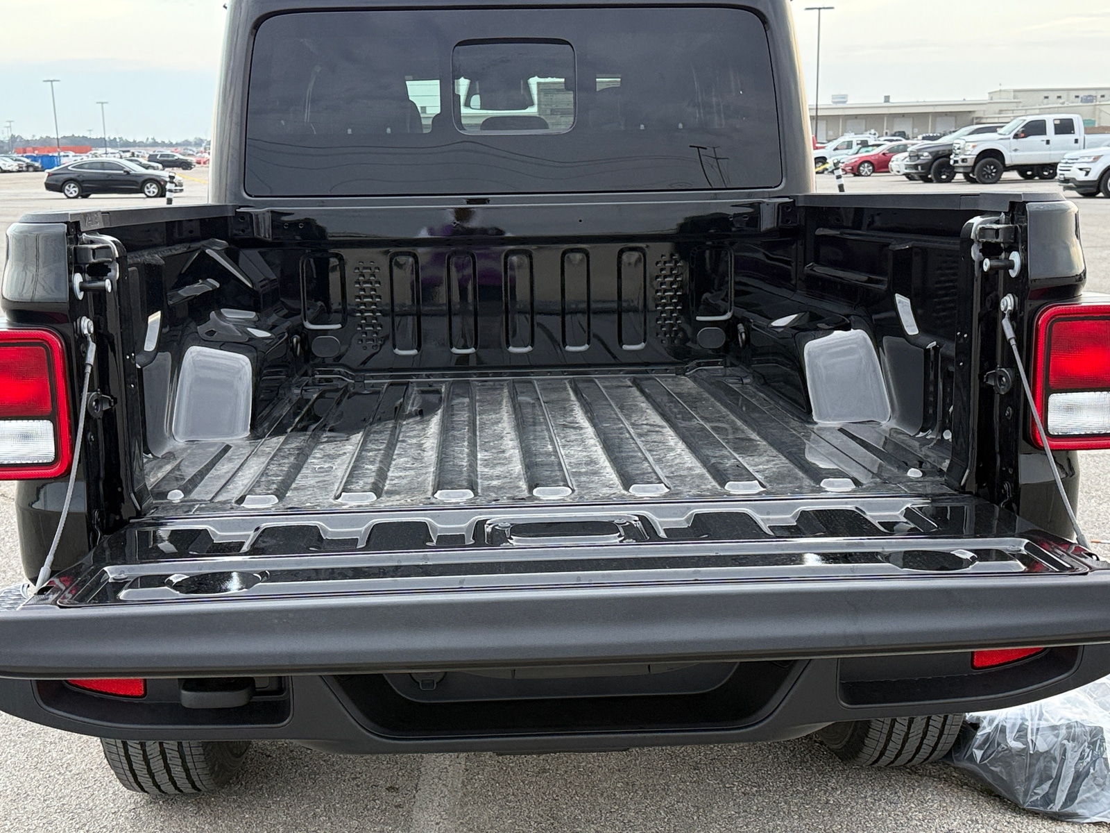 Thumbnail: 2026 Jeep Gladiator - 6