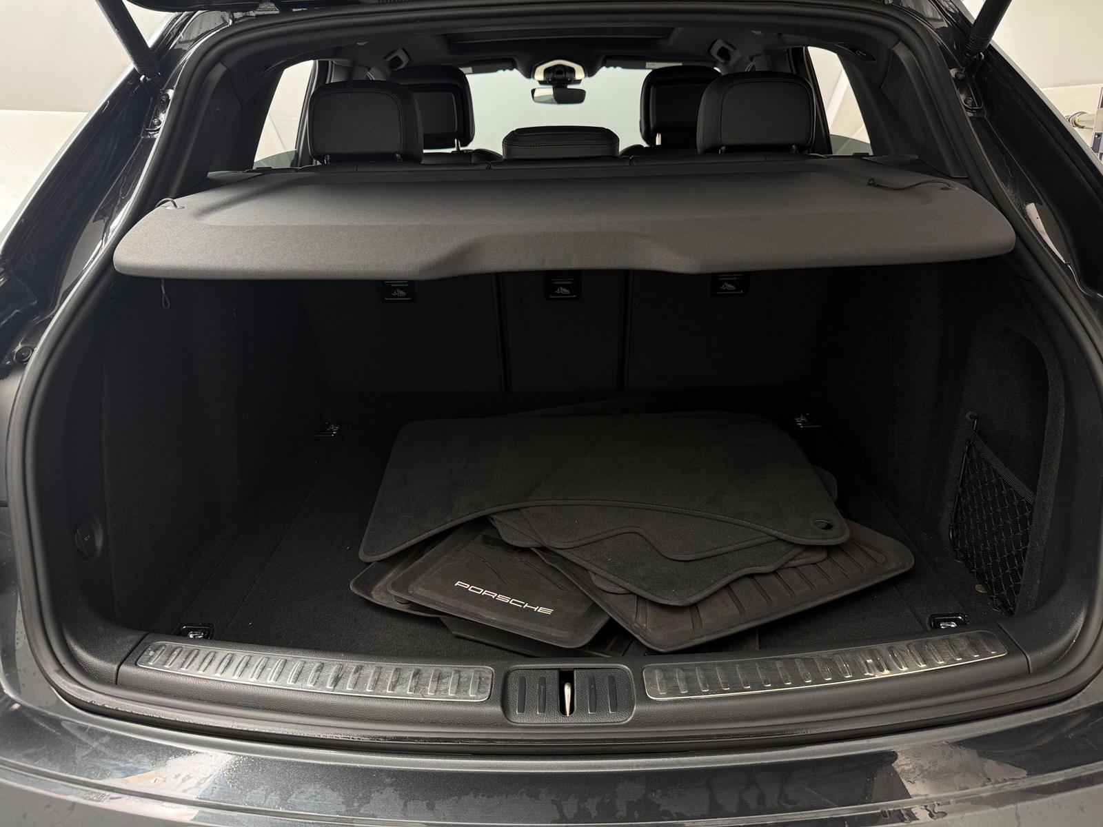 Thumbnail: 2022 Porsche Macan - 6