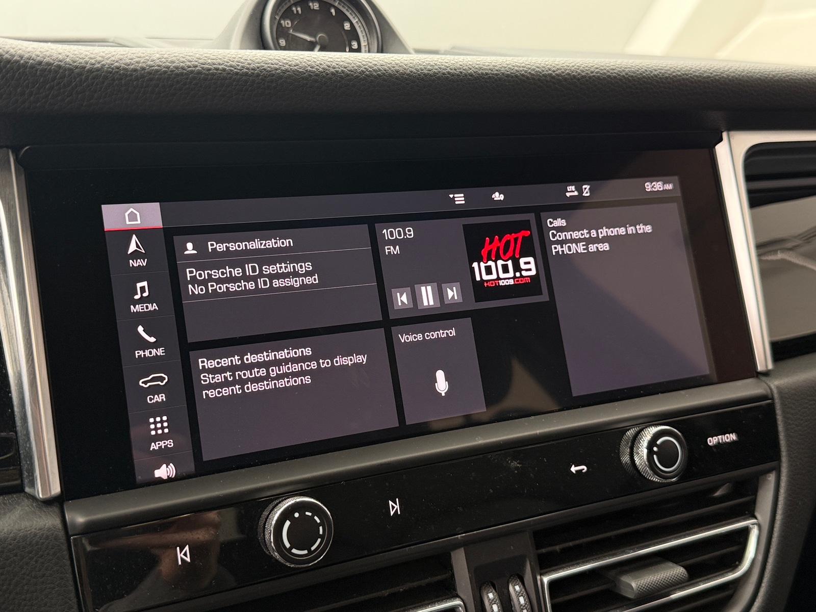 Thumbnail: 2022 Porsche Macan - 3