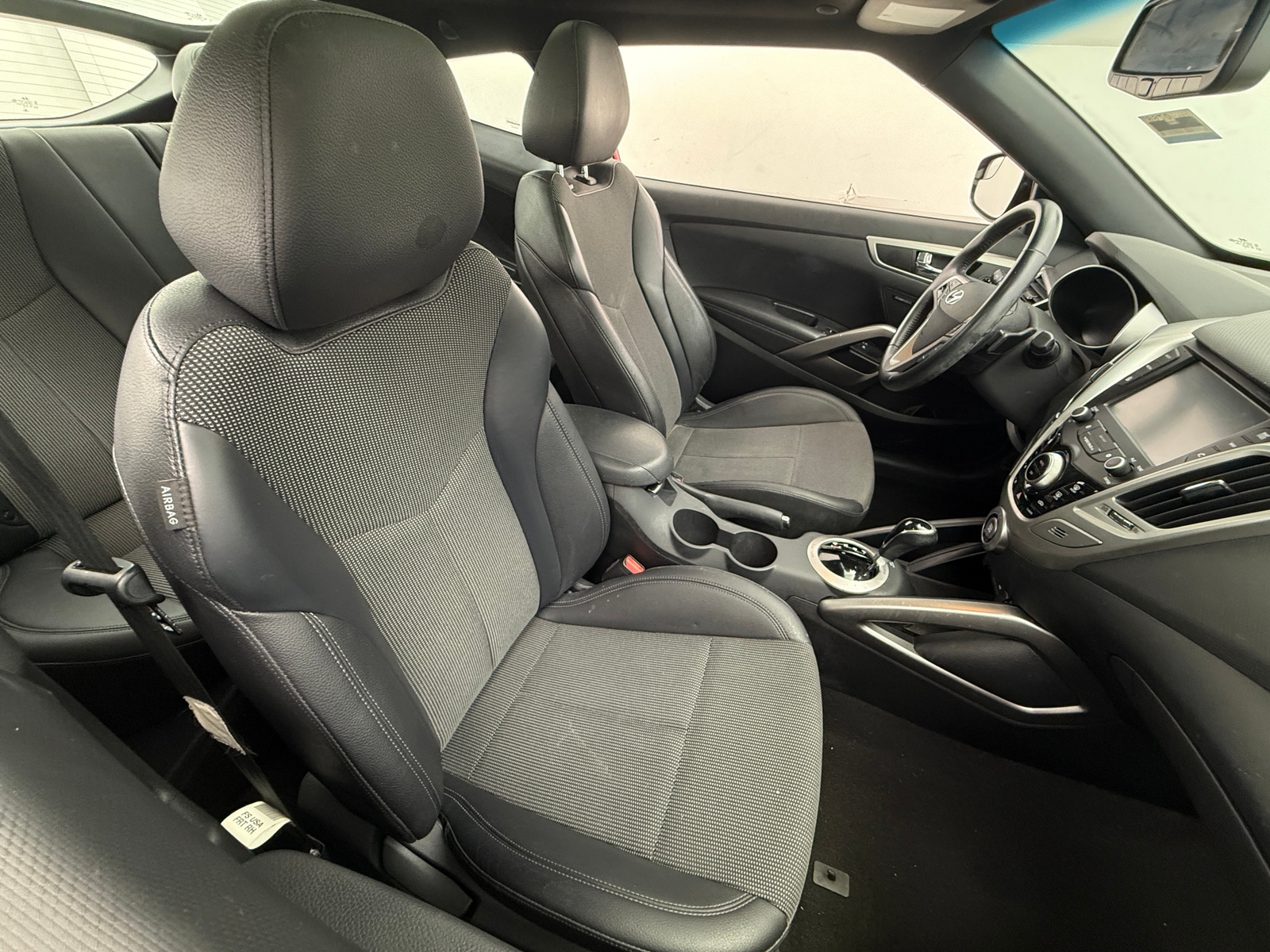 Thumbnail: 2016 Hyundai Veloster - 2