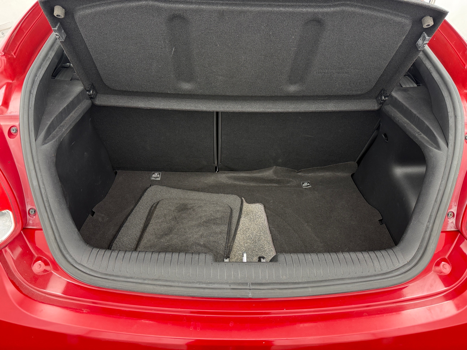 Thumbnail: 2016 Hyundai Veloster - 7