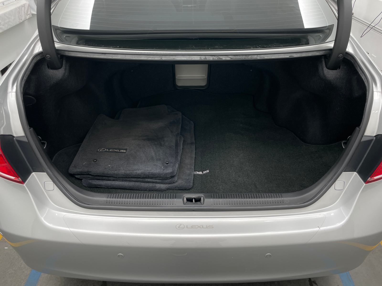 Thumbnail: 2011 Lexus ES - 6