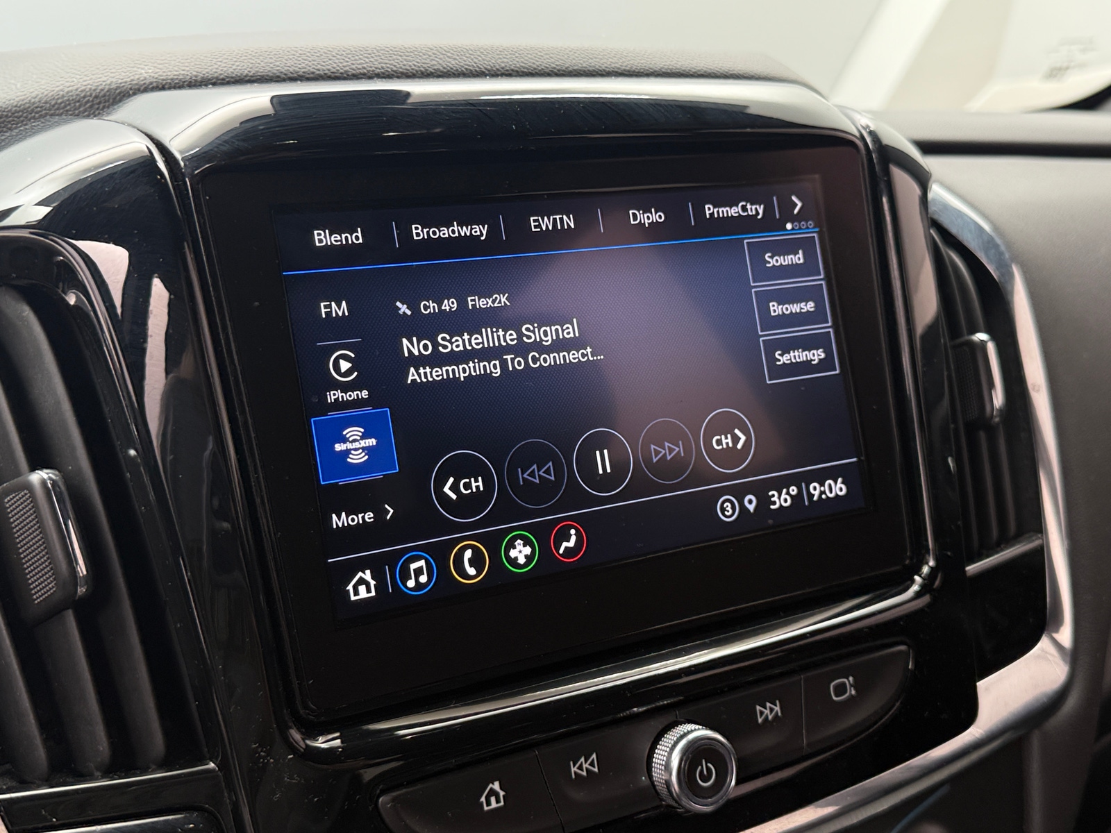 Thumbnail: 2023 Chevrolet Traverse - 4