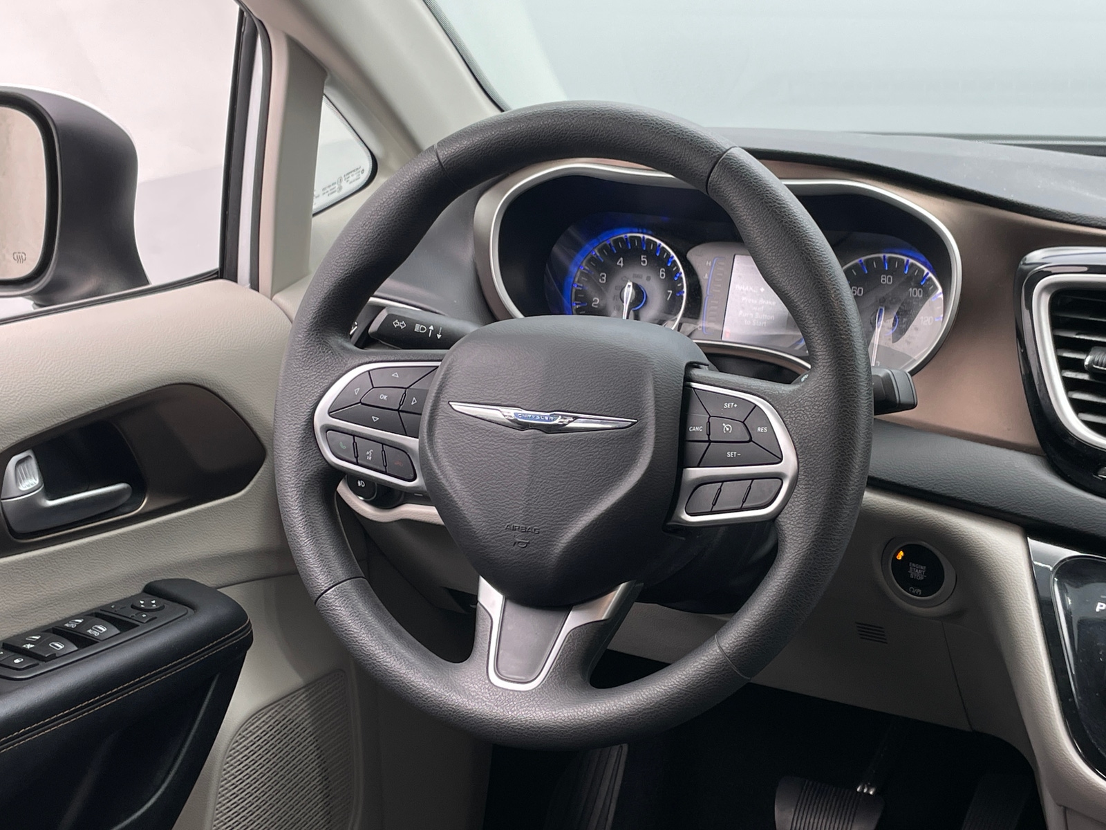 Thumbnail: 2017 Chrysler Pacifica - 5