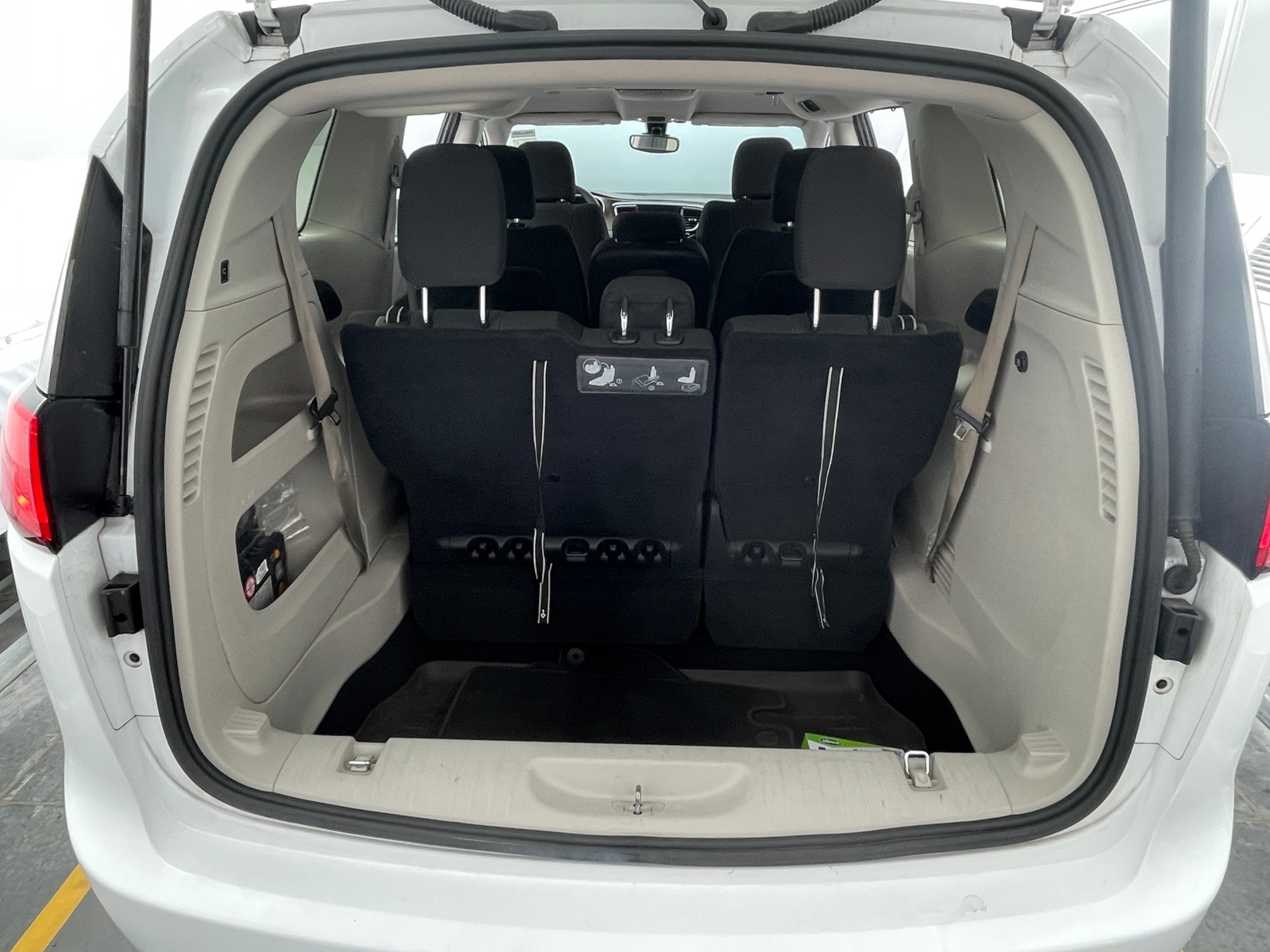 Thumbnail: 2017 Chrysler Pacifica - 7