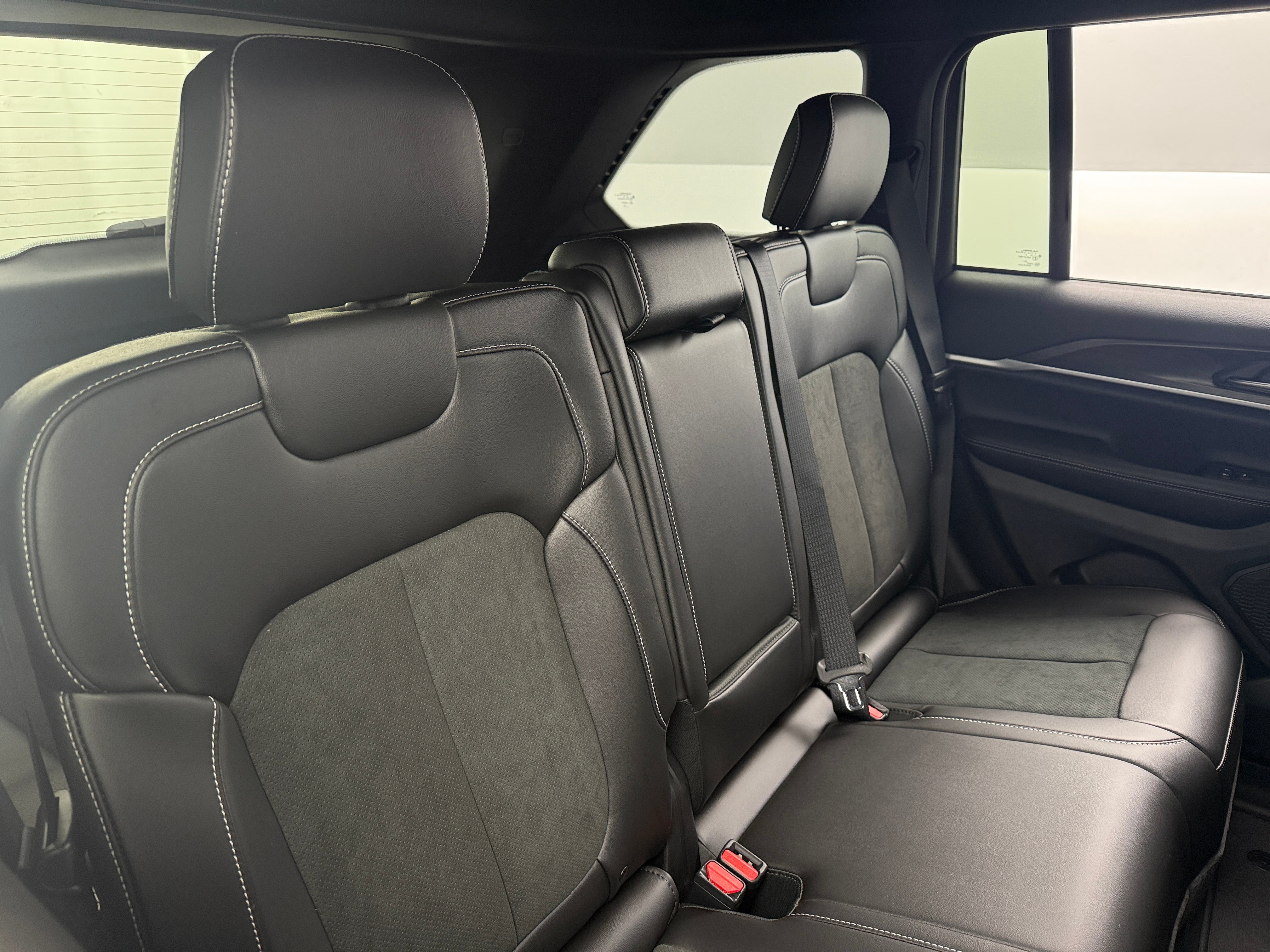 2026 Jeep Grand Cherokee Laredo Altitude's photo