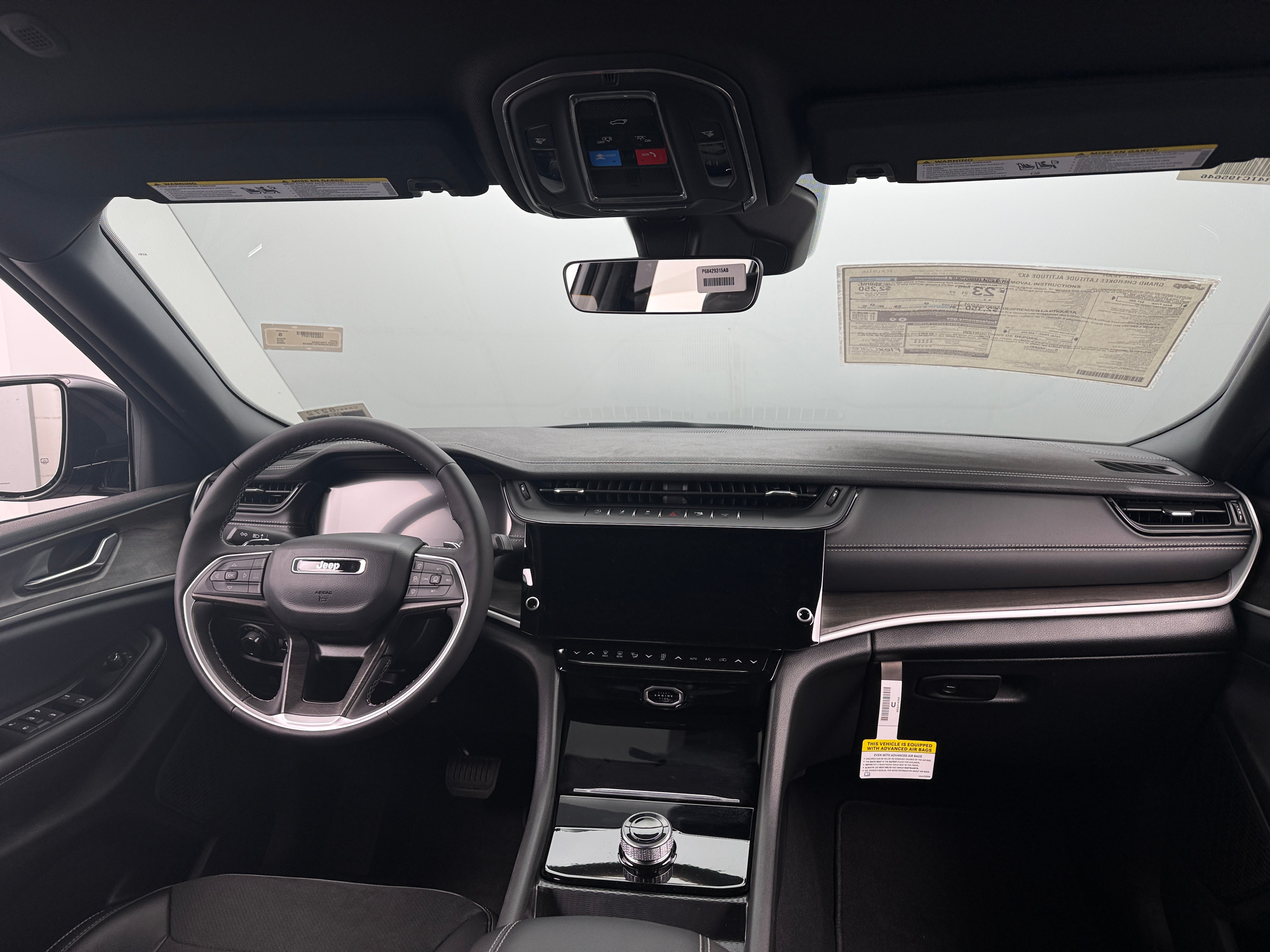 2026 Jeep Grand Cherokee Laredo Altitude's photo
