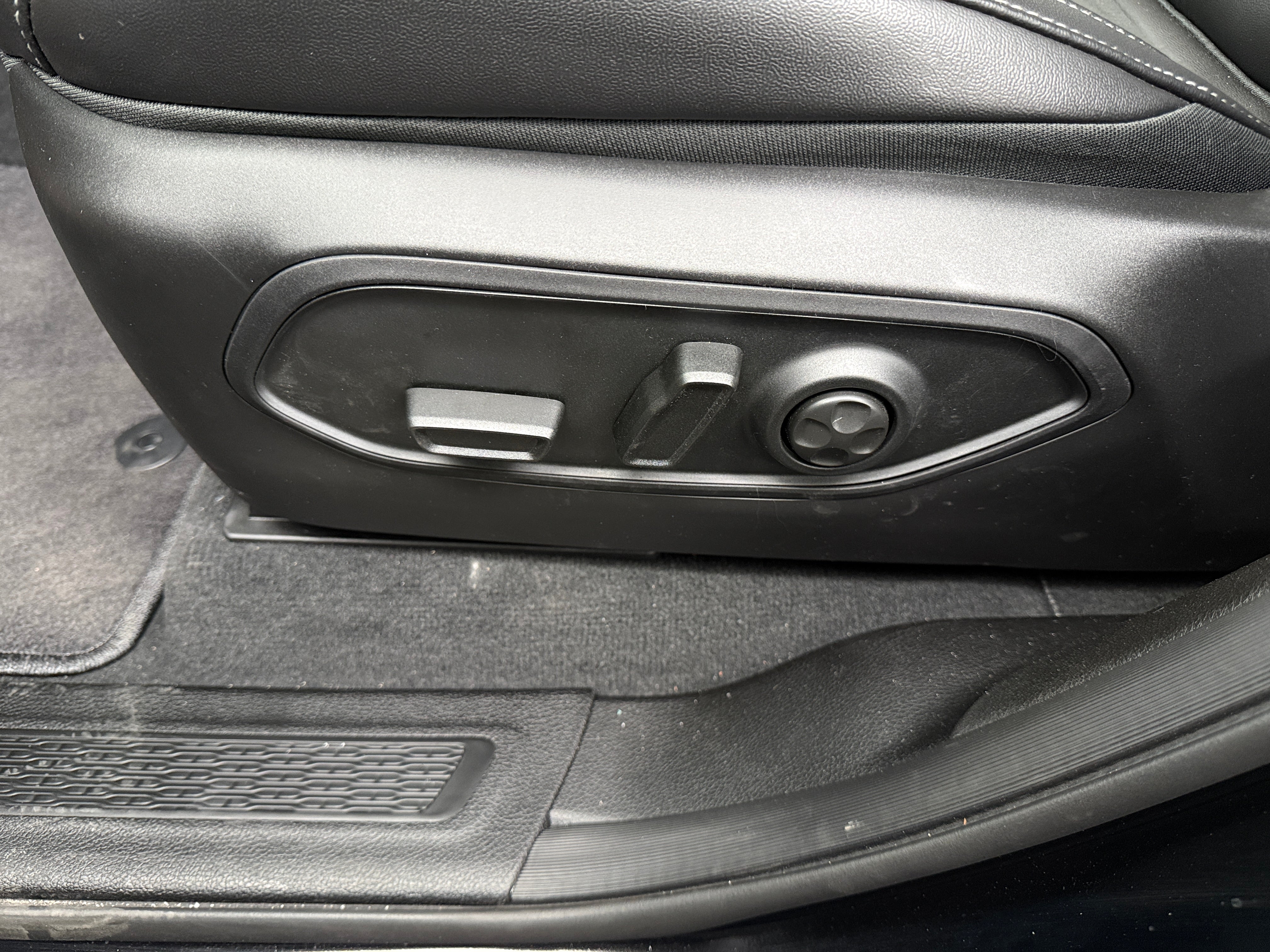 2026 Jeep Grand Cherokee Laredo - Photo 2