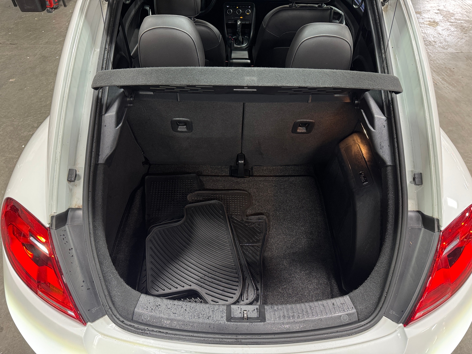 Thumbnail: 2014 Volkswagen Beetle - 6