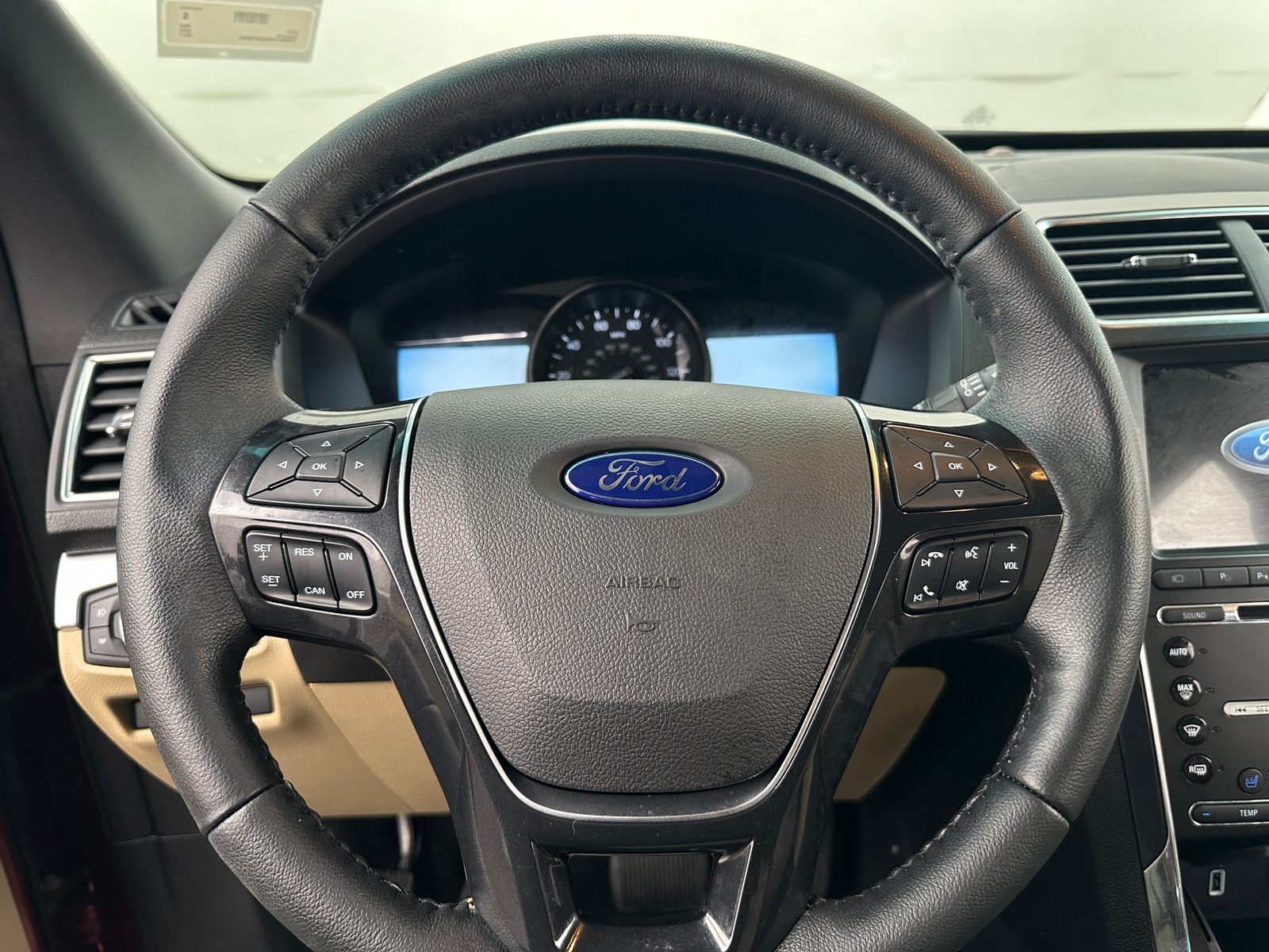 Thumbnail: 2017 Ford Explorer - 4