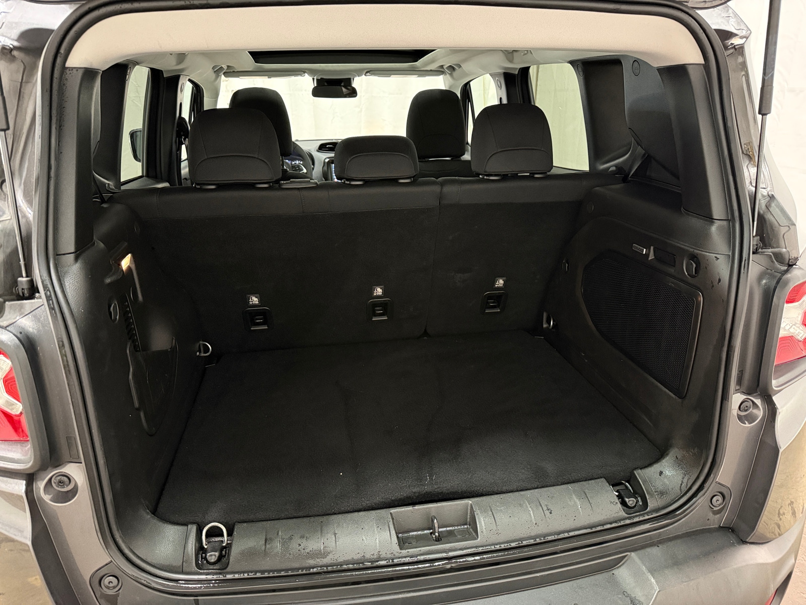 Thumbnail: 2021 Jeep Renegade - 7