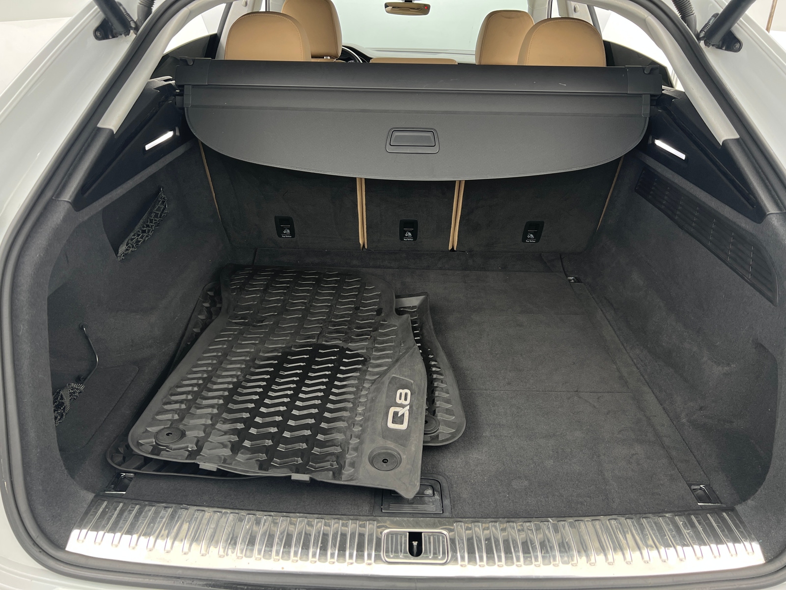 Thumbnail: 2019 Audi Q8 - 6