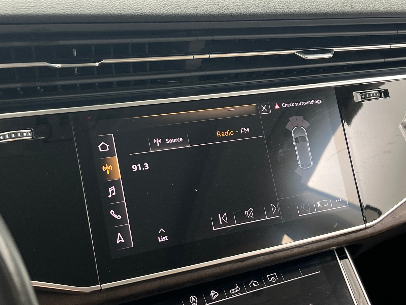 Thumbnail: 2019 Audi Q8 - 3