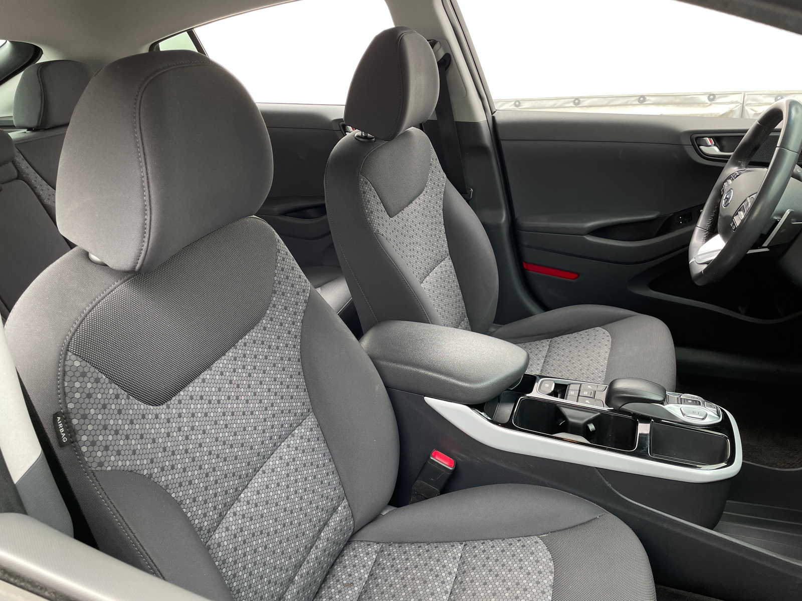 Thumbnail: 2018 Hyundai Ioniq - 2