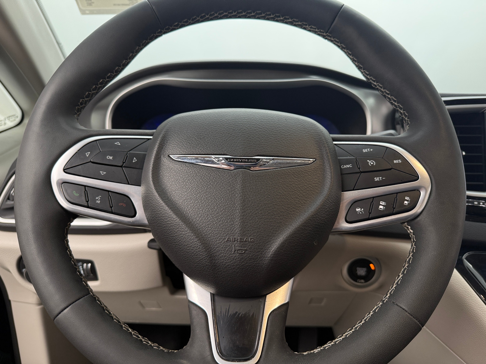 Thumbnail: 2024 Chrysler Pacifica - 4