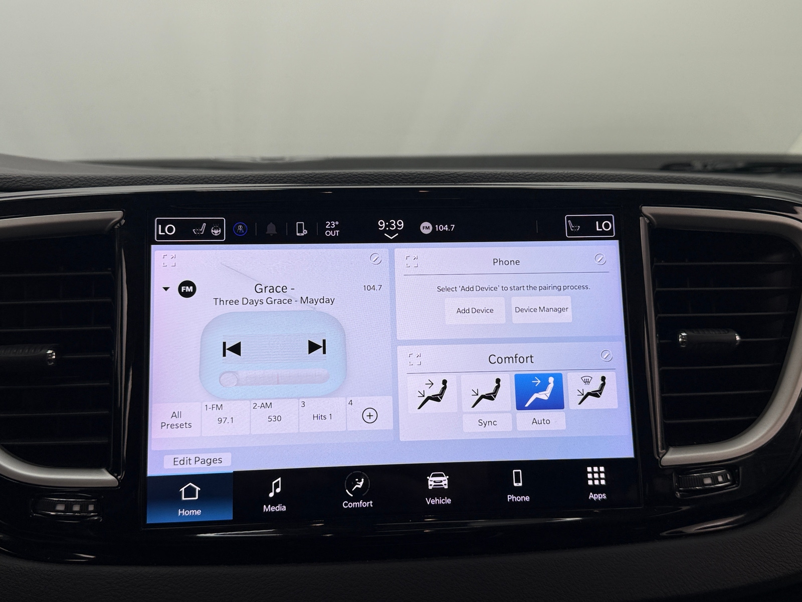 Thumbnail: 2024 Chrysler Pacifica - 3