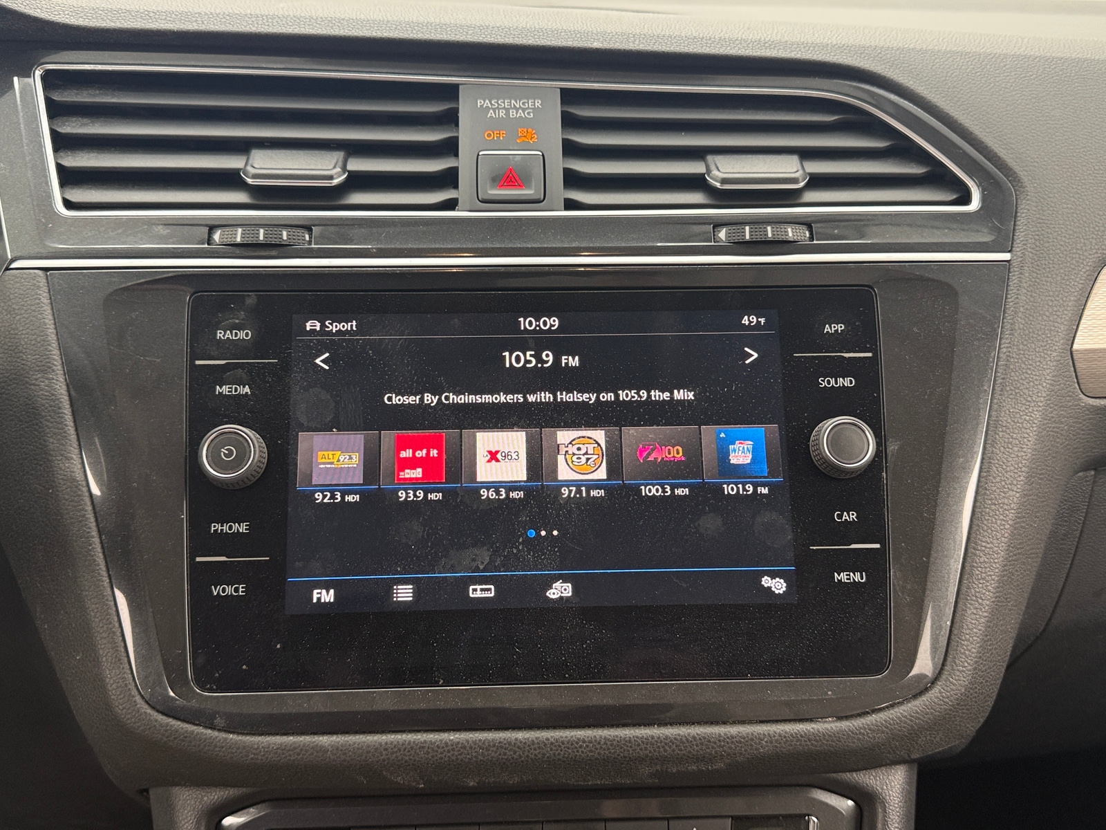 Thumbnail: 2018 Volkswagen Tiguan - 3