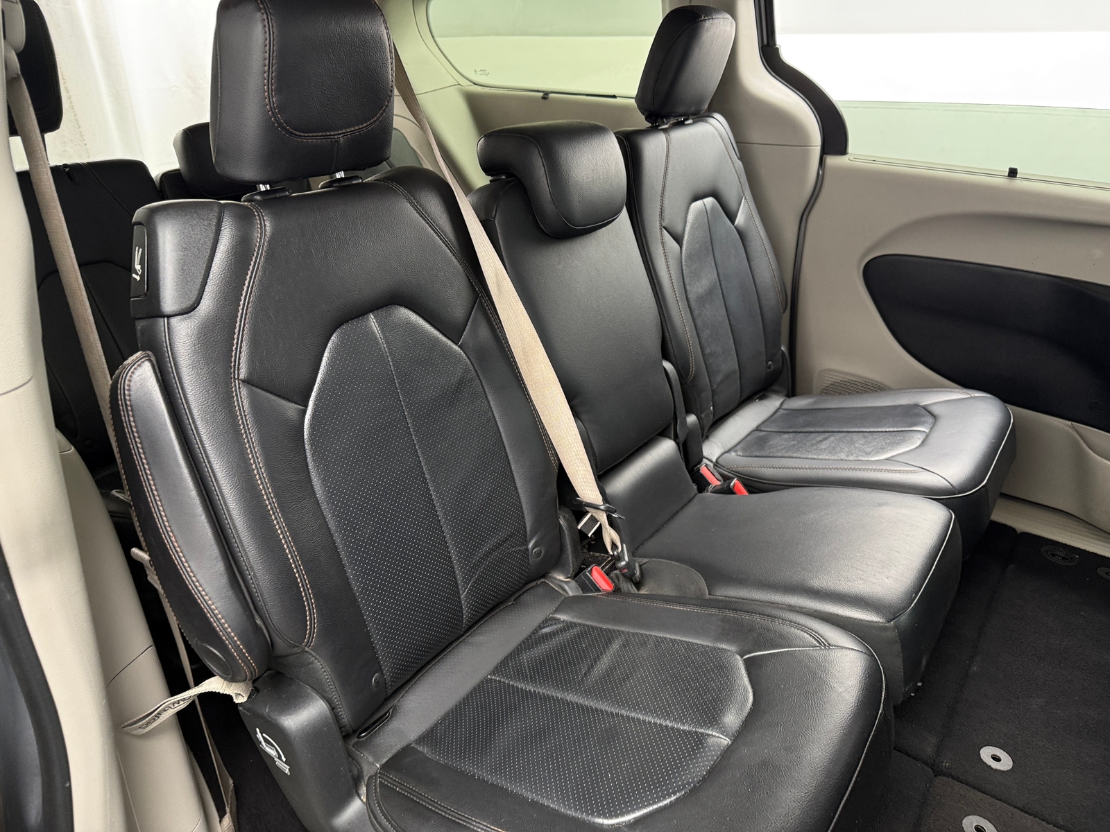 Thumbnail: 2018 Chrysler Pacifica - 5