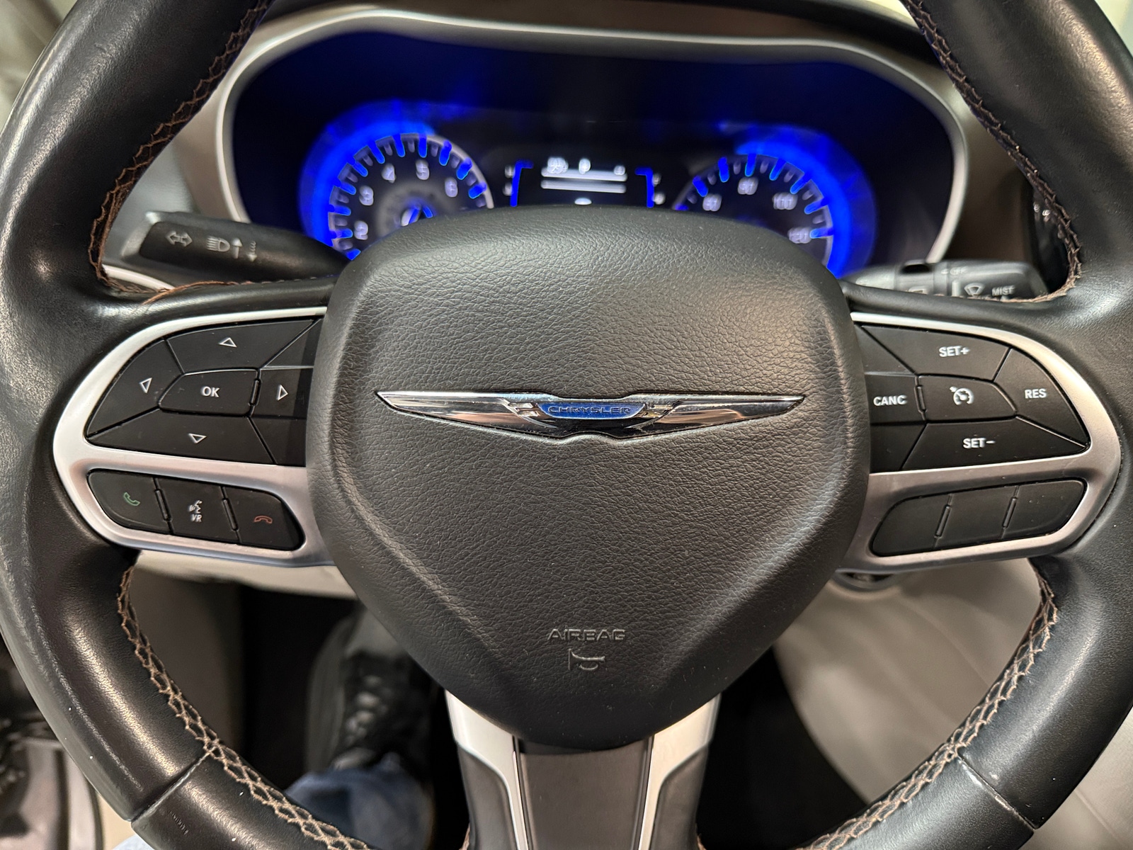 Thumbnail: 2018 Chrysler Pacifica - 4