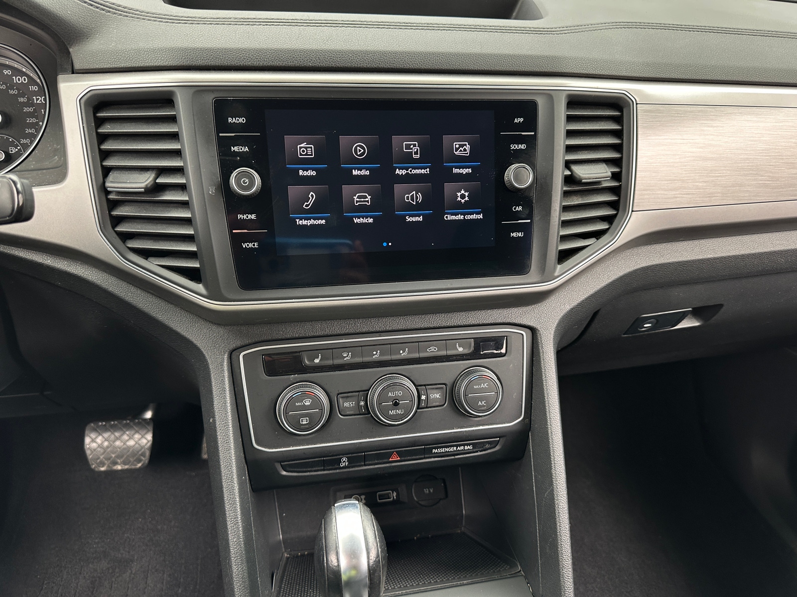 Thumbnail: 2019 Volkswagen Atlas - 3